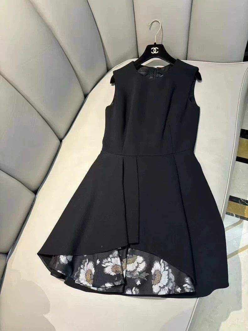 Alexander McQueen McQueen Classic Style Sleeveless Dress- DMC Size US 31 - 1 Thumbnail