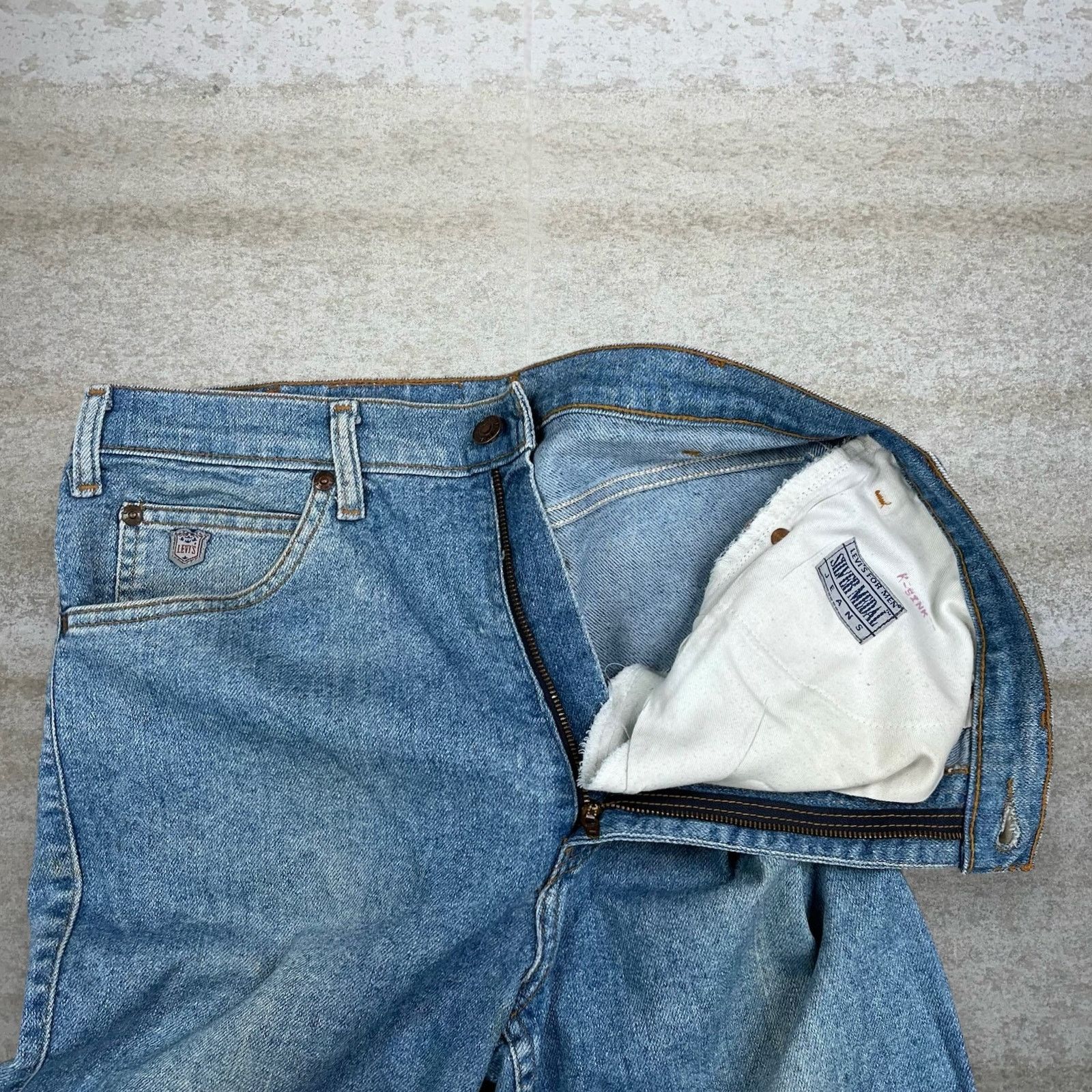 Levi's Vintage 90s Levis Jeans 32x30 Relaxed Fit Light Wash Size US 32 / EU 48 - 4 Thumbnail