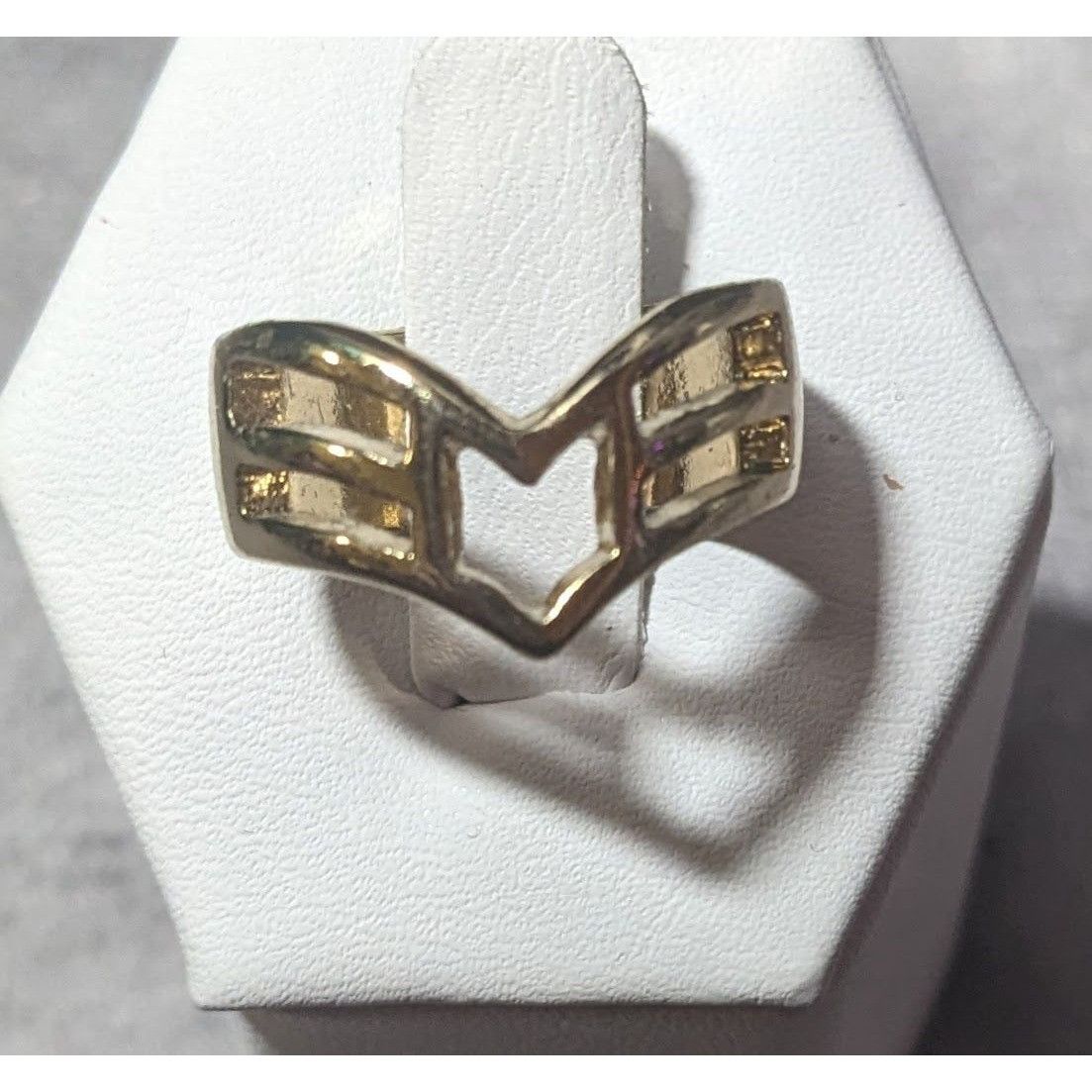 Other Gold Tone Slotted Chevron Fashion Ring Size 5 3/4 Size ONE SIZE - 1 Thumbnail