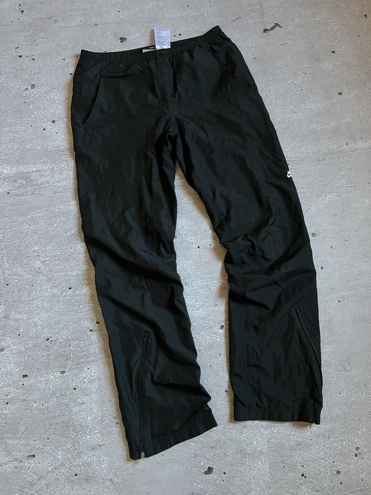 Nike Rare Vintage Women Pants Nylon Nike Size S Size 27" / US 4 / IT 40 - 1 Thumbnail