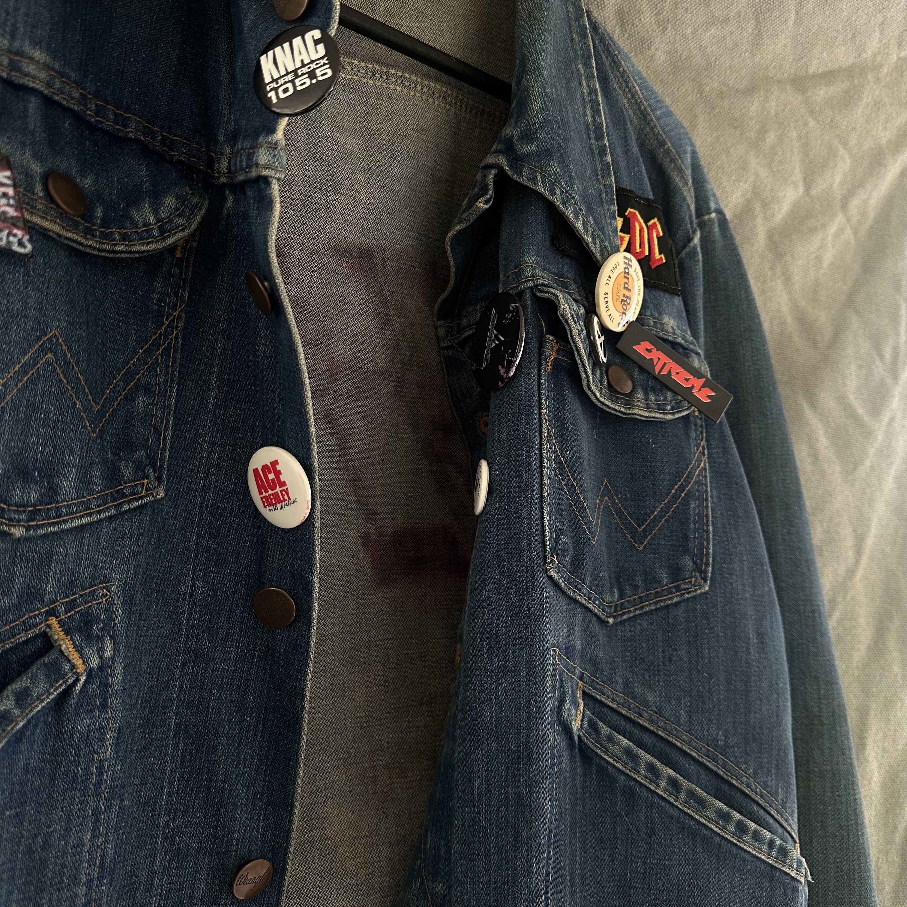 Iron Maiden 1980's Iron Maidan Denim Jacket W/ 80's Band Pins Size US M / EU 48-50 / 2 - 3 Thumbnail