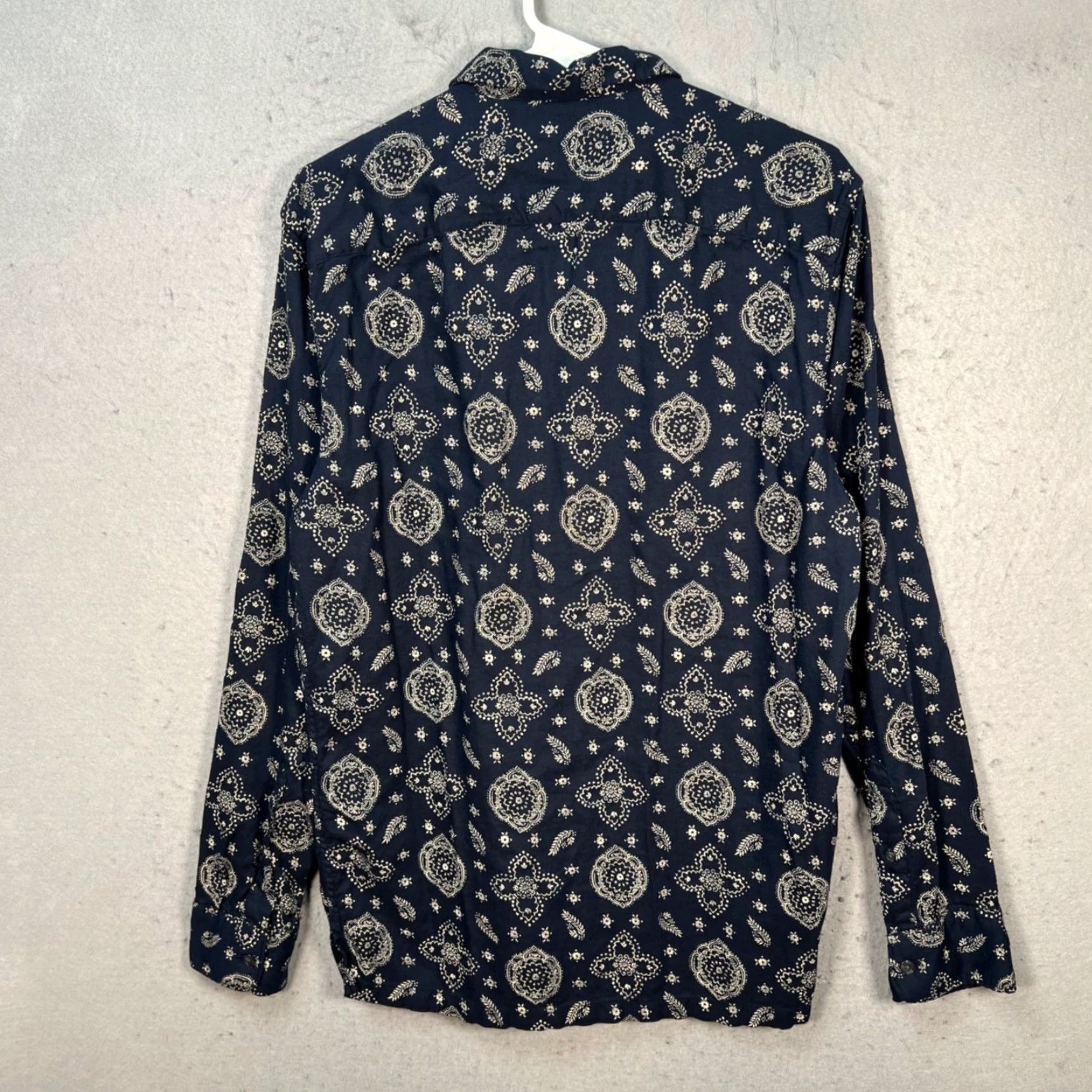 Abercrombie & Fitch Abercrombie & Fitch Mens Button-Up Shirt Navy Blue Bandana Print Long Sleeve Size M Size US M / EU 48-50 / 2 - 2 Thumbnail