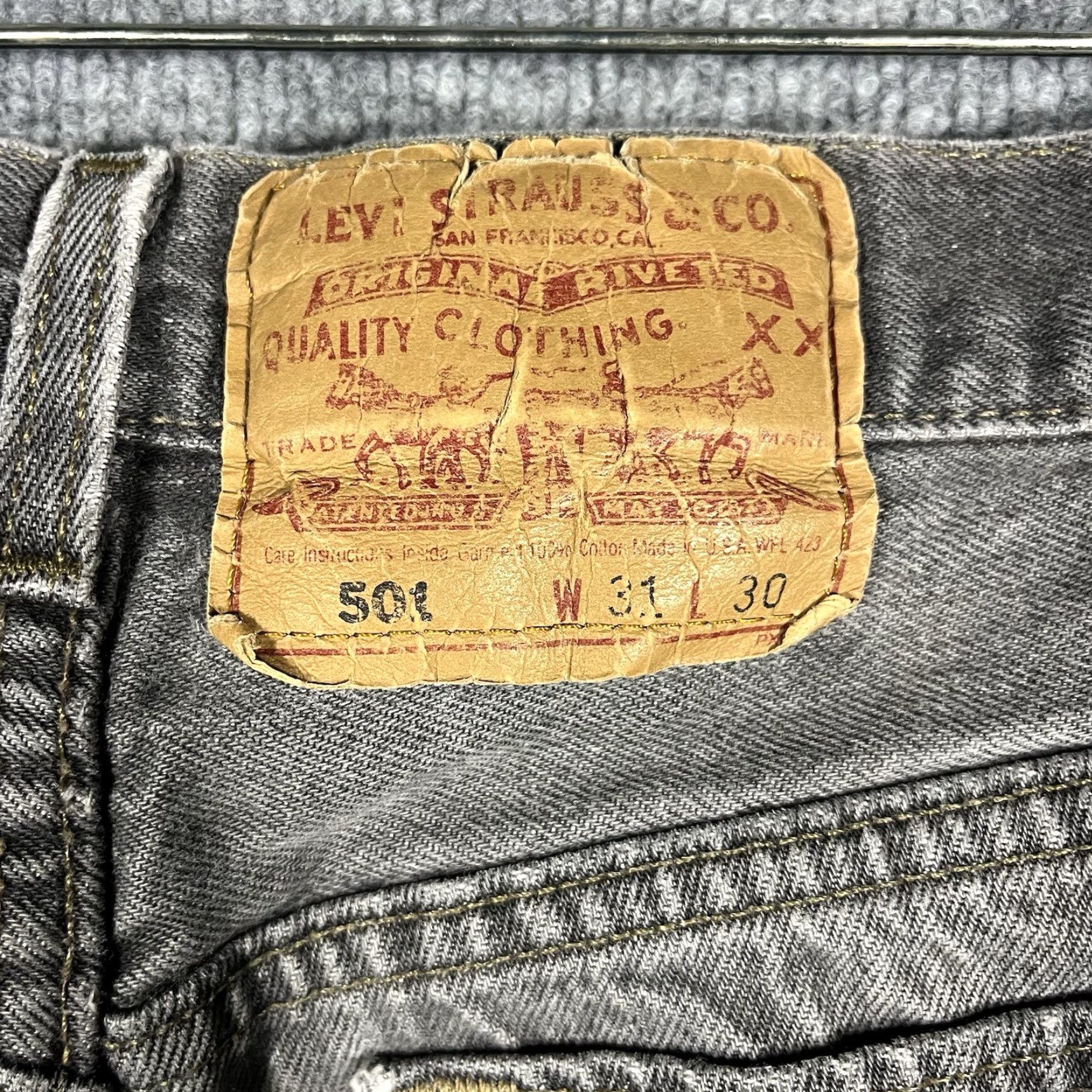 Levi's VINTAGE Levi's 501 Jeans Button Fly Straight 30x29 Black USA Distressed Men's Size US 30 / EU 46 - 3 Thumbnail
