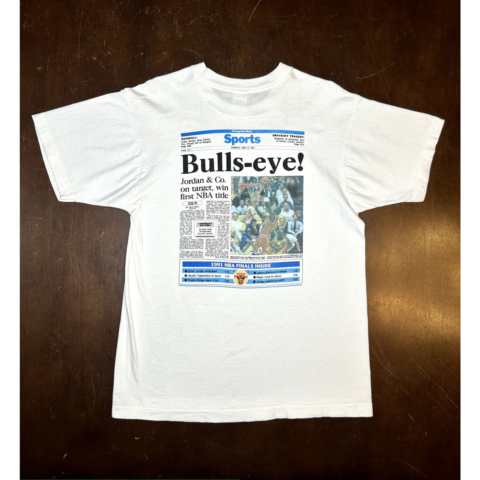 NBA '91 NBA Chicago Bulls Michael Jordan Newspaper Print T Shirt Size US L / EU 52-54 / 3 - 23 Thumbnail