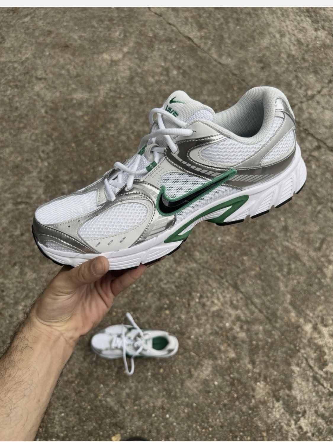 Nike Nike V5 RNR White Malachite HJ5228-100 Size US 12.5 / EU 45-46 - 1 Thumbnail