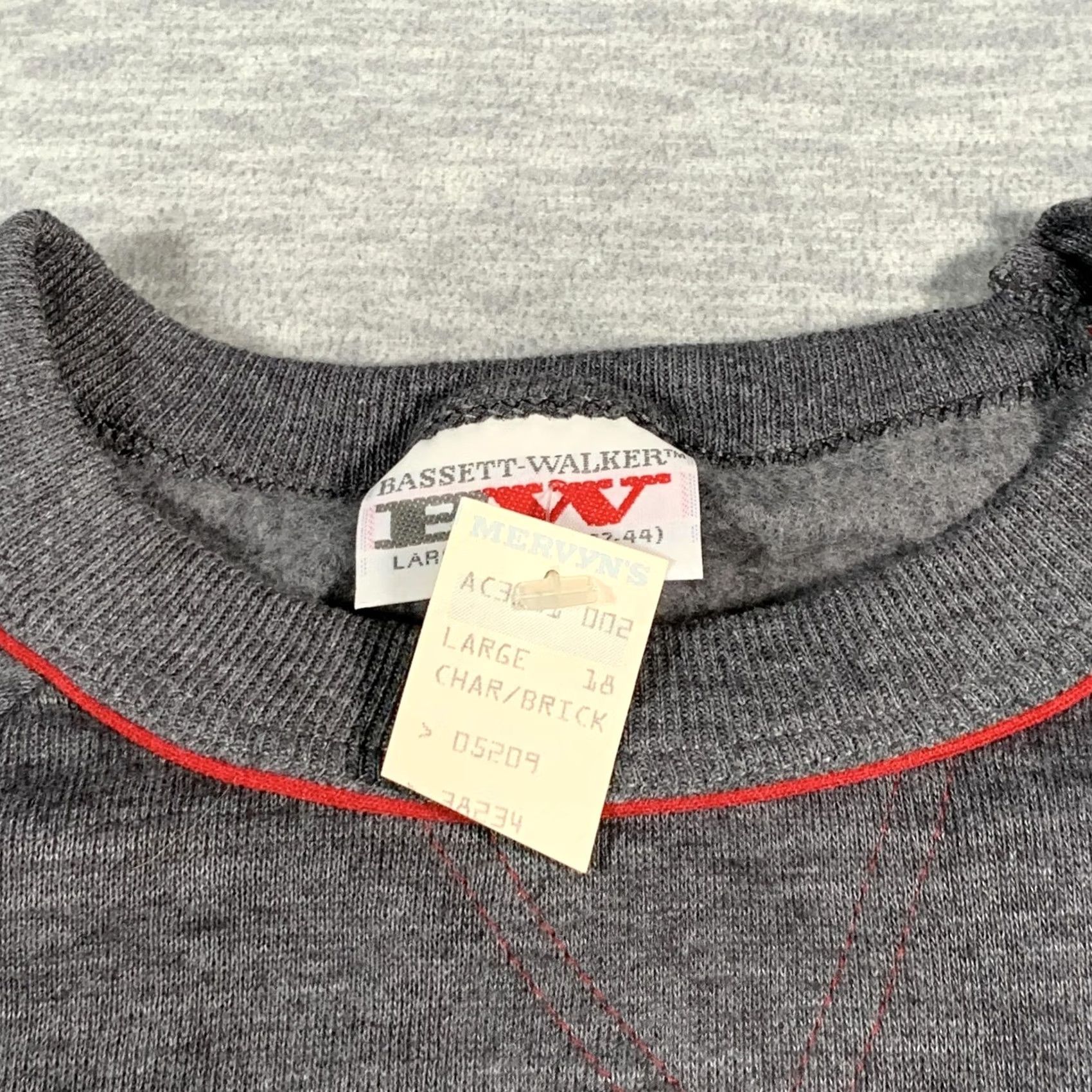 Vintage VINTAGE Bassett-Walker Sweatshirt Mens Large Gray Crewneck Raglan Made USA 90s Size US L / EU 52-54 / 3 - 6 Thumbnail