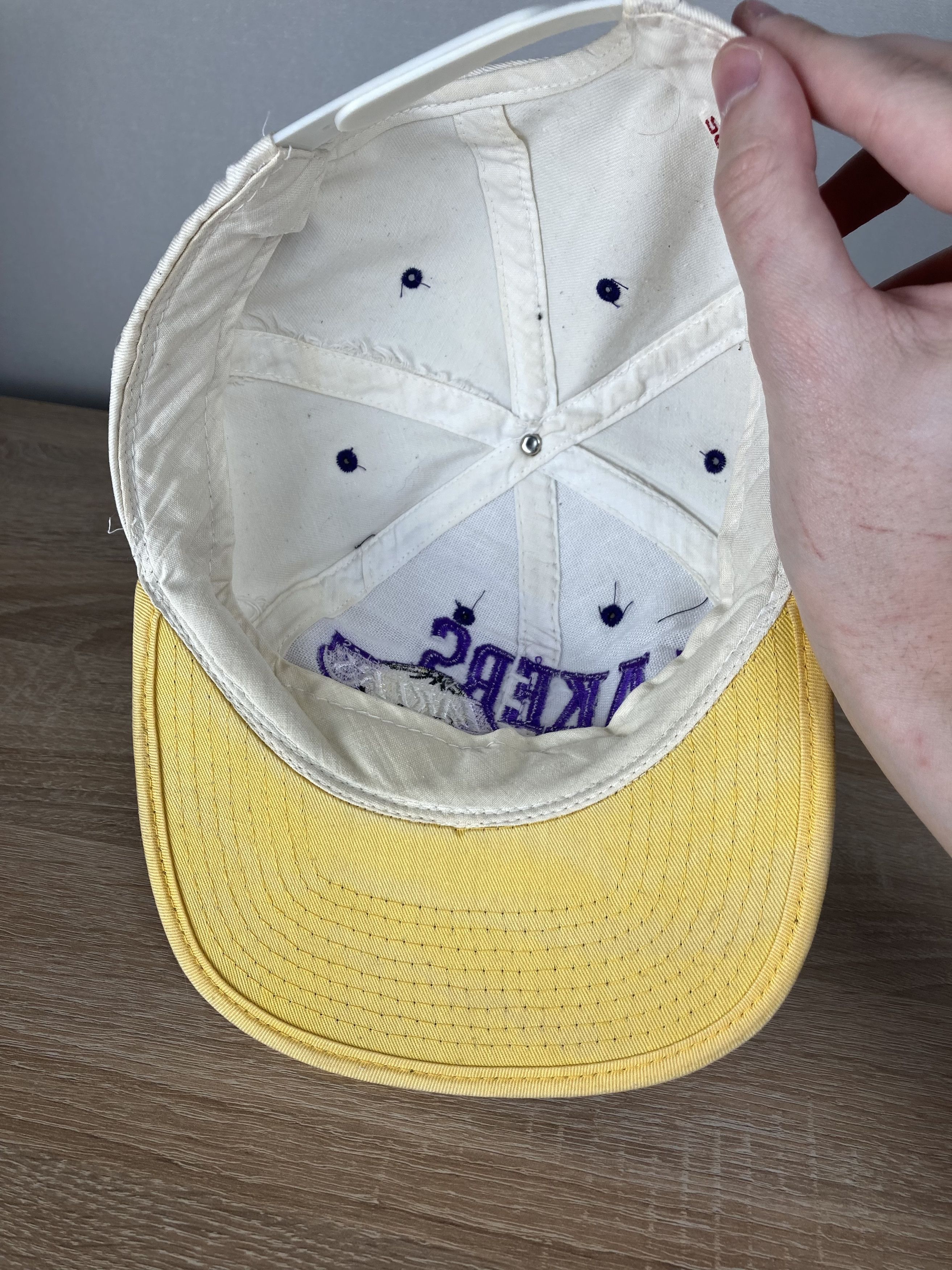NBA Vintage 1980s LA Lakers Embroidered Logo Baseball Hat Size ONE SIZE - 8 Thumbnail