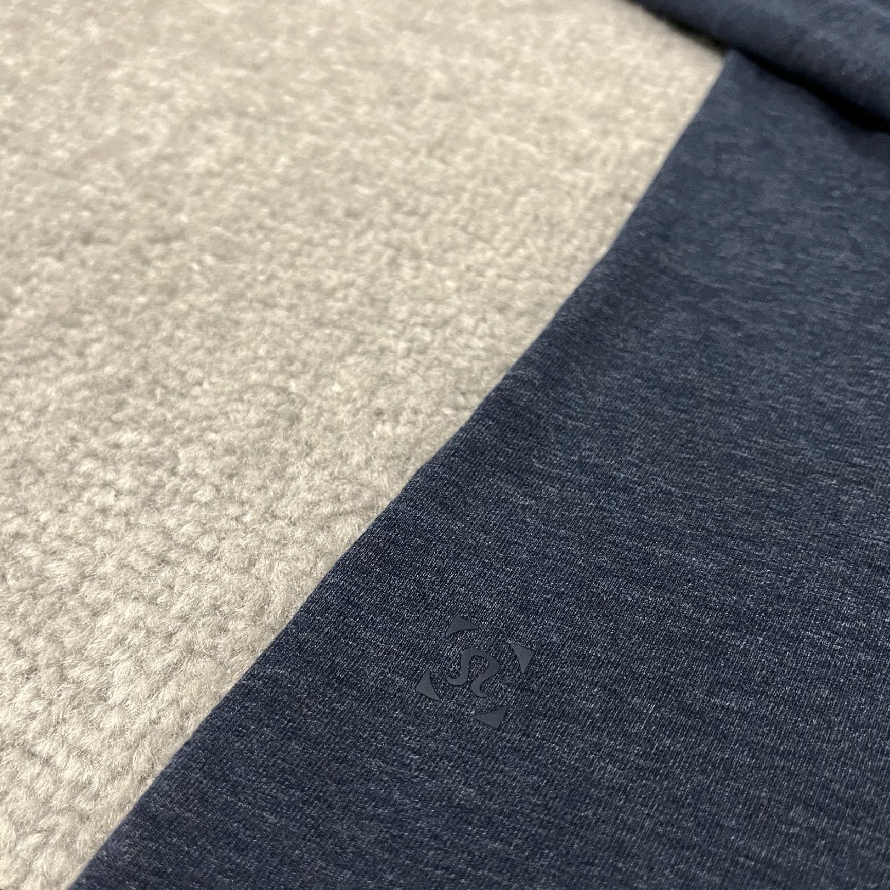 Lululemon Lululemon Shirt Mens L/XL Blue Everyday Essential Crew Neck Casual Athleisure Shirt Mens L Regular Blue Crew Neck Athleisure Size US L / EU 52-54 / 3 - 2 Thumbnail