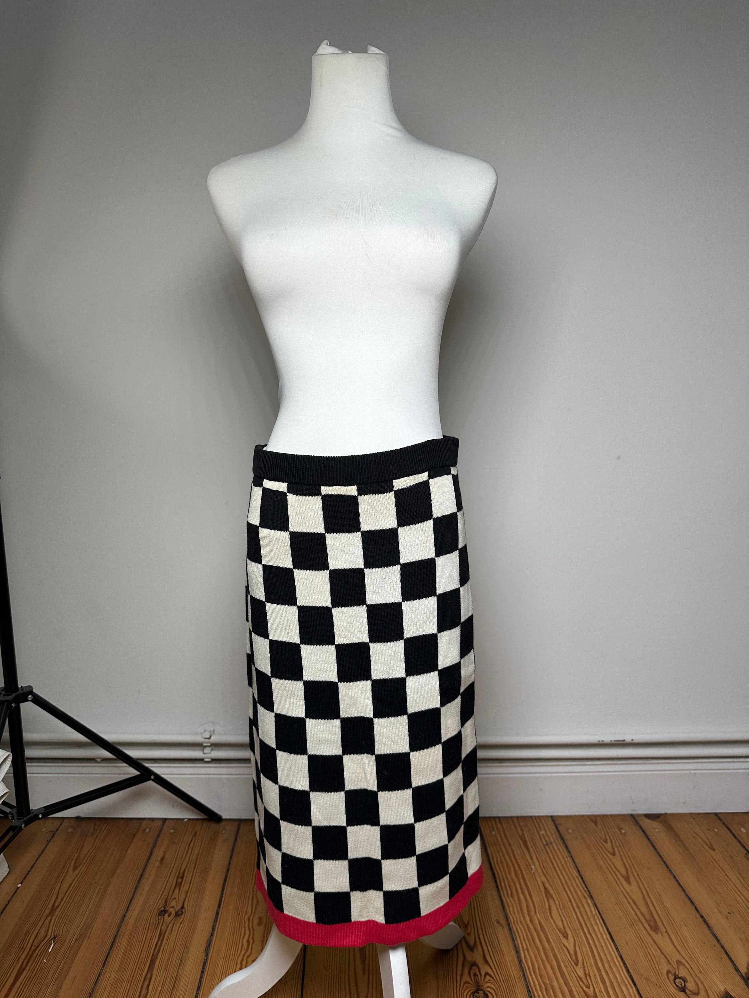 Celine Vintage Paris Chess Emblossed Skirt Black White 40/L Size 34" / US 12 / IT 48 - 1 Thumbnail