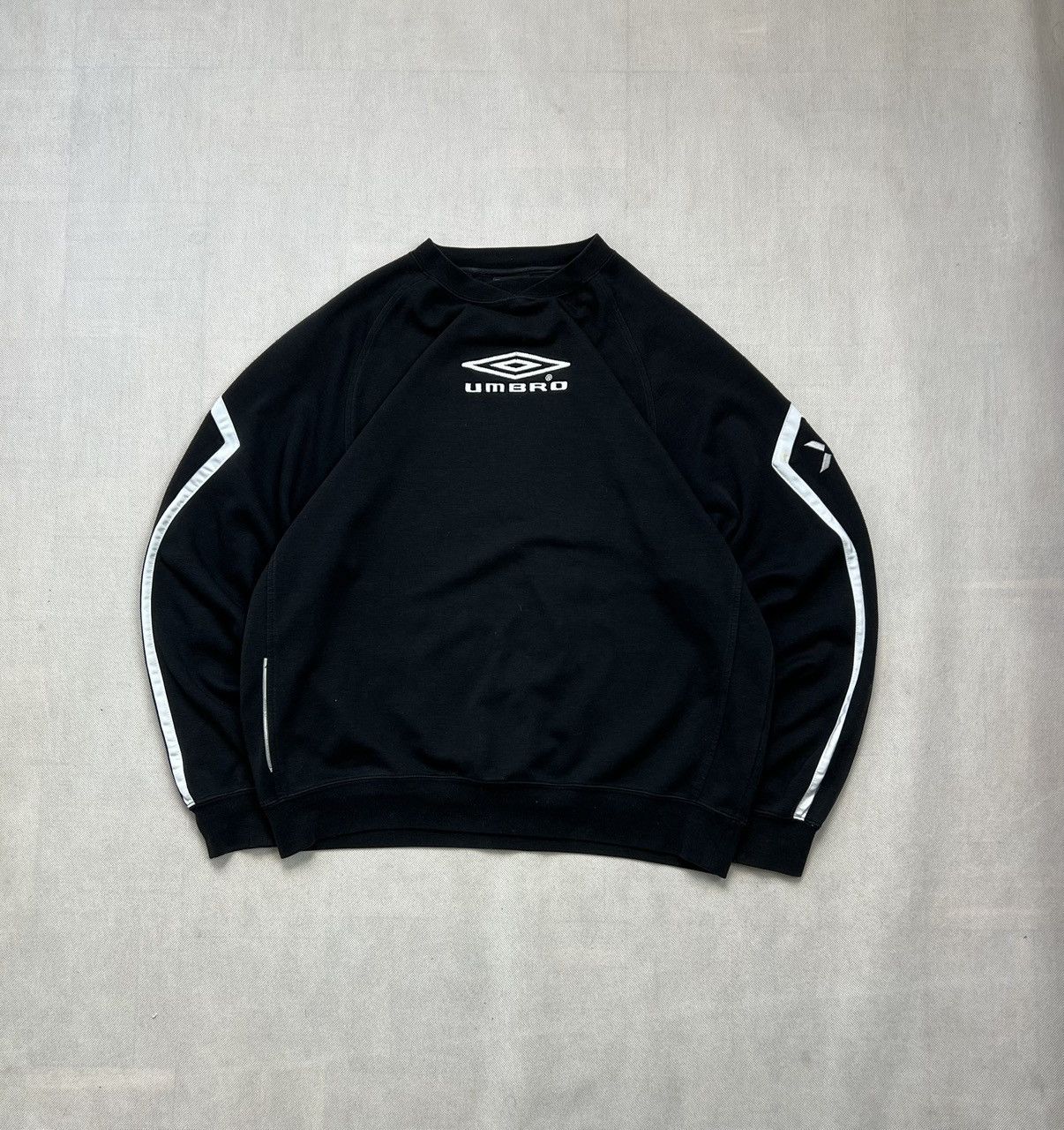 Umbro × Vintage Sweatshirt Umbro Center Logo Vintage Black Size US L / EU 52-54 / 3 - 1 Thumbnail
