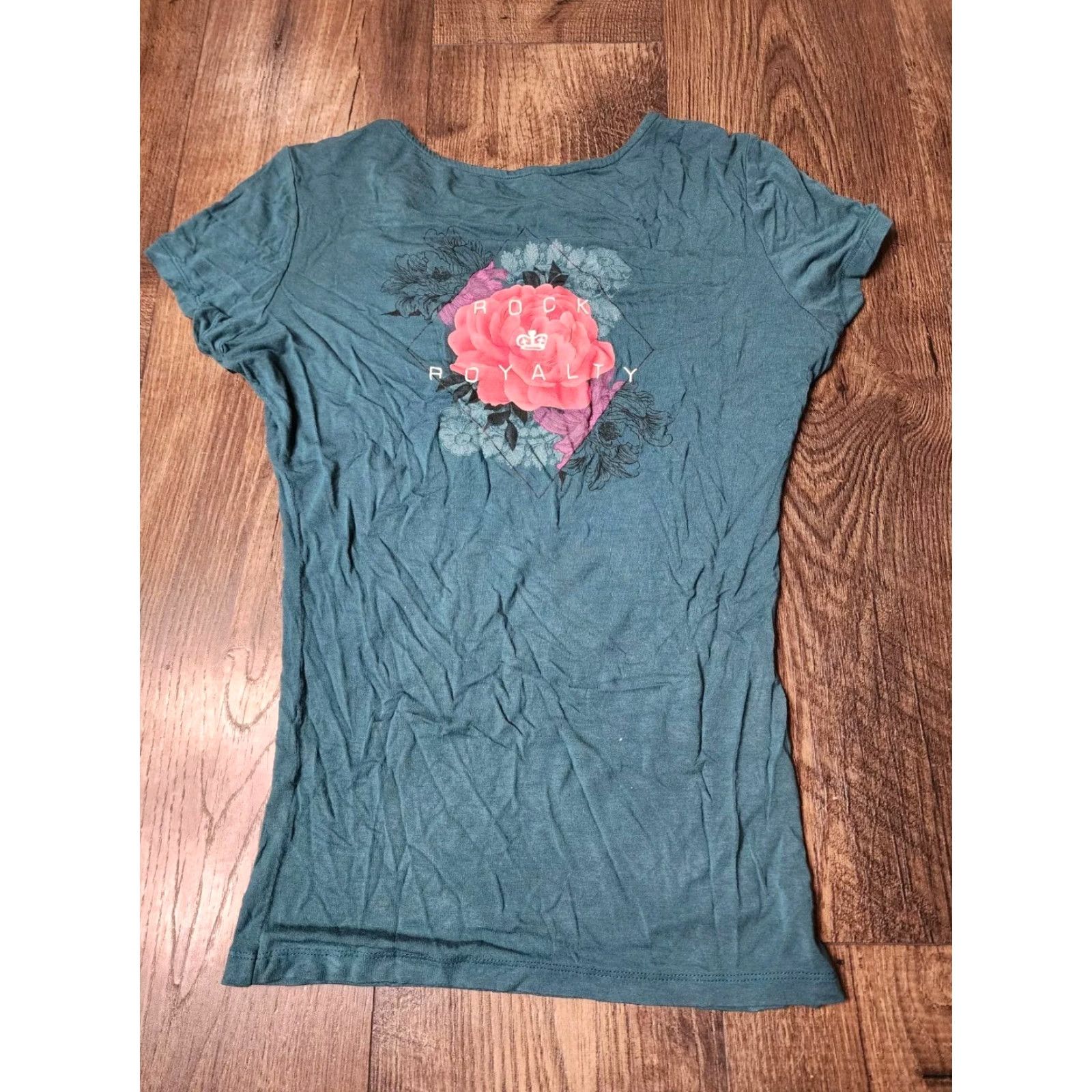 Hard Rock Cafe VINTAGE Hard Rock Cafe Women’s T-Shirt Rock Tampa Rose Royalty Short Sleeve V-Neck Green S Size S / US 4 / IT 40 - 2 Thumbnail