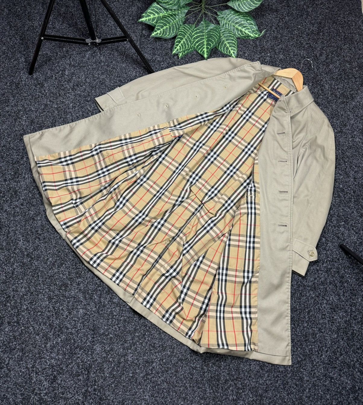 Burberry TRENCH BURBERRYS RARE VINTAGE SIZE 50 MADE IN ENGLAND 🏴󠁧󠁢󠁥󠁮󠁧󠁿 Size US L / EU 52-54 / 3 - 1 Thumbnail