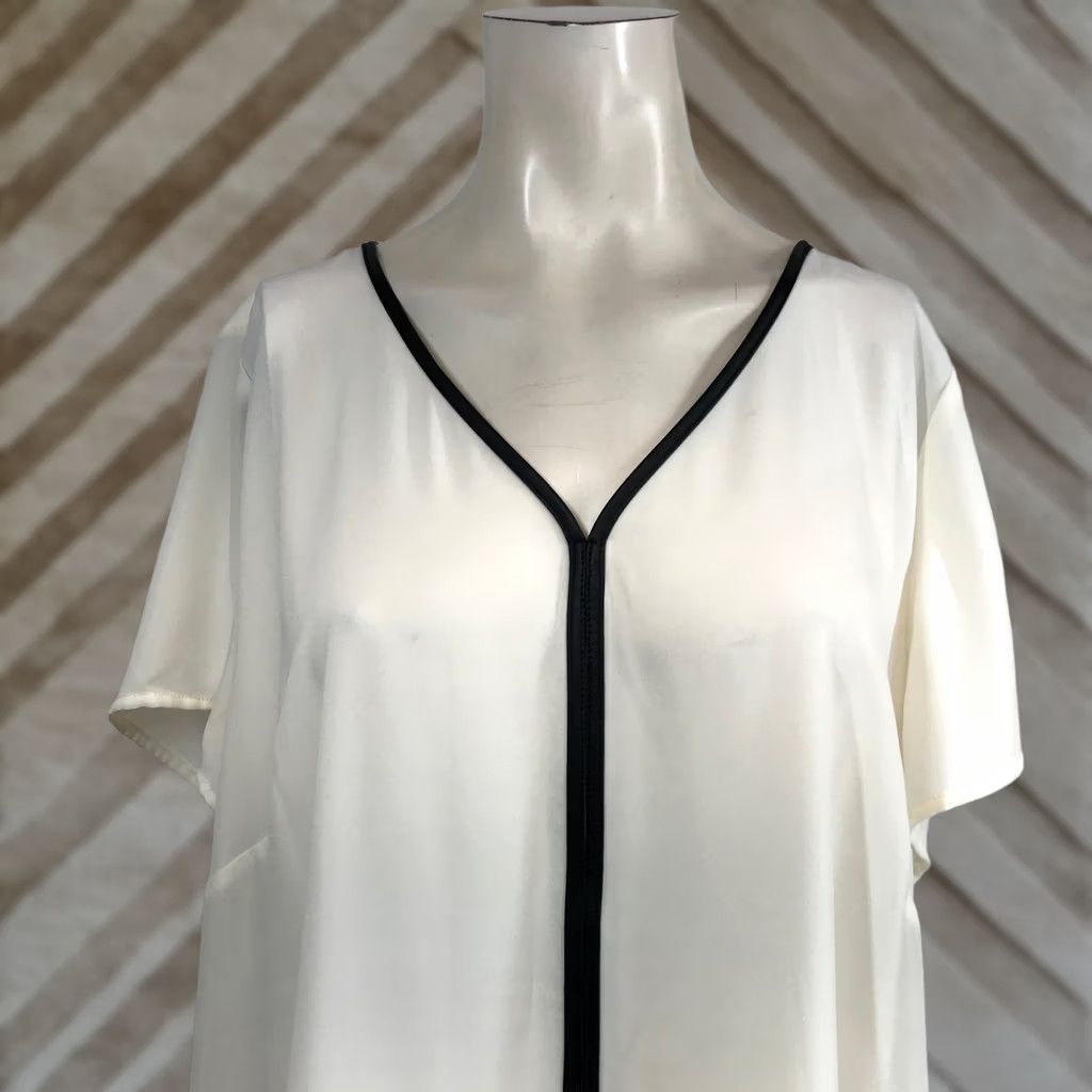 Vintage VINTAGE Lane Bryant Womens Ivory Black Trim V Neck Short Sleeve Tunic Top Plus SZ 18 20 Size XXL / US 16-18 / IT 52-54 - 1 Thumbnail