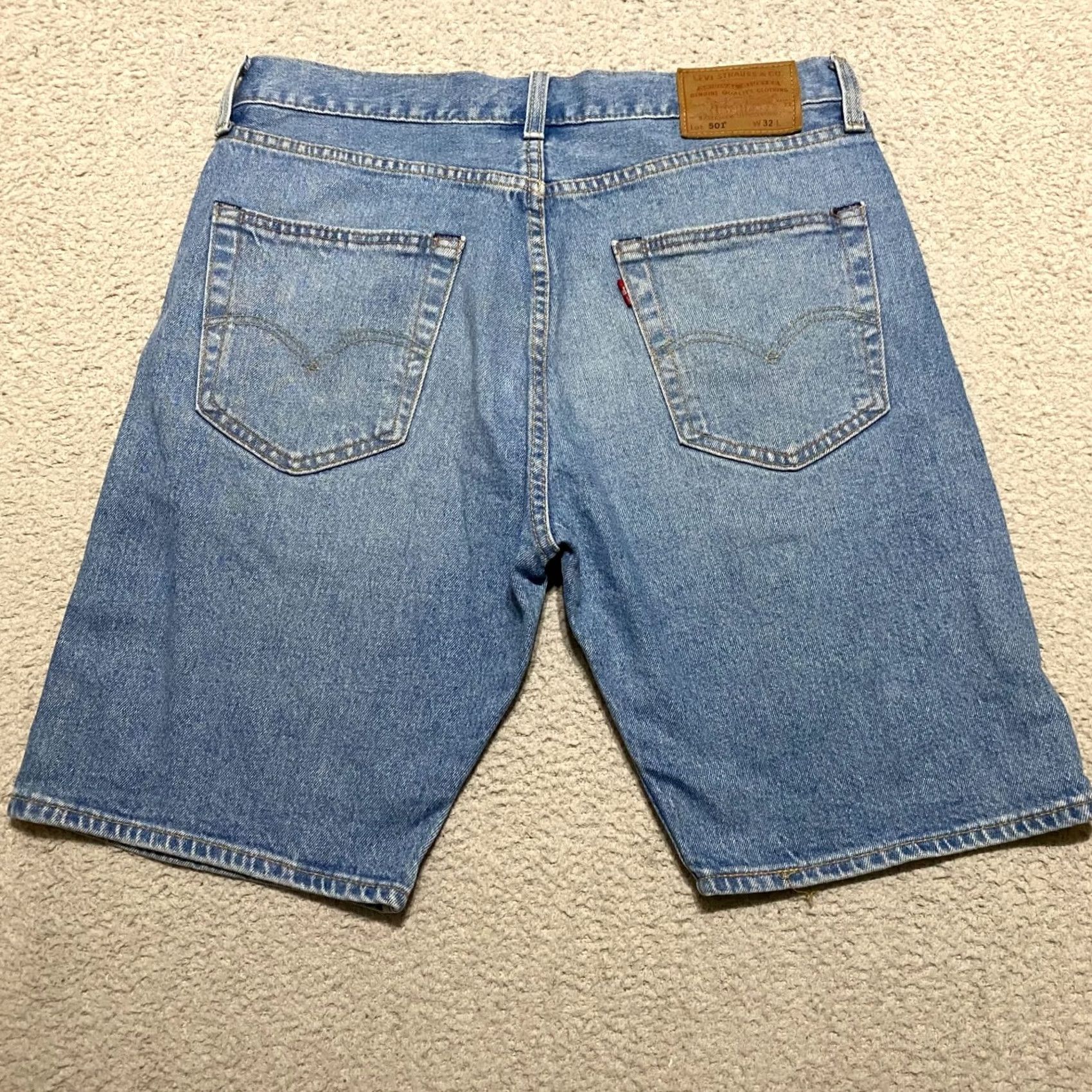 Levi's Levi's Blue Denim Bermuda Shorts 32 Mens Medium Wash 9 Inseam Pockets 5-Pocket Design Regular Rise Front Flat Front Shoes? Size US 32 / EU 48 - 2 Thumbnail