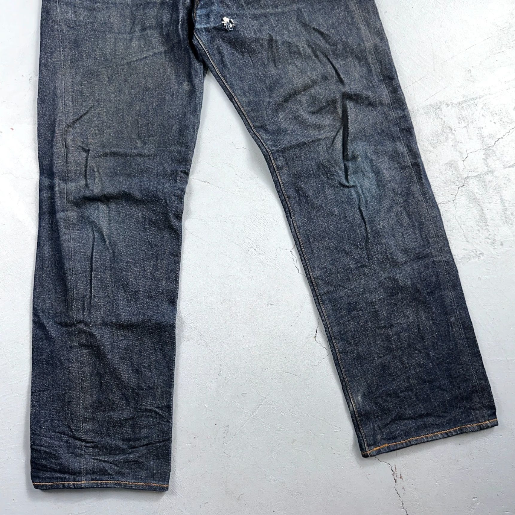 Levi's VINTAGE Levi's 501 Jeans Straight Levi's 501 Series Men Blue 34x31 Dark Wash 90s VTG Pin Denim Jeans Womens? Size US 34 / EU 50 - 3 Thumbnail