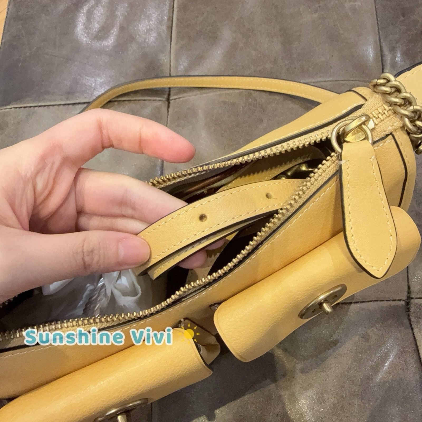 Coach NWT Coach Twin Turnlock Waverly Bag Vanilla CDZ20 Leather Size ONE SIZE - 7 Thumbnail