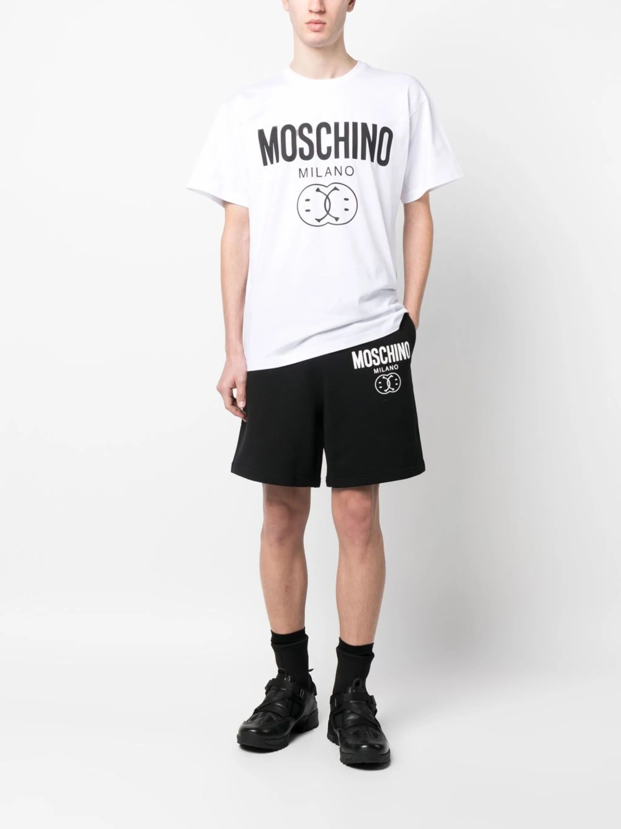 Moschino o1y0225 Logo Short in Black Size US 34 / EU 50 - 5 Thumbnail