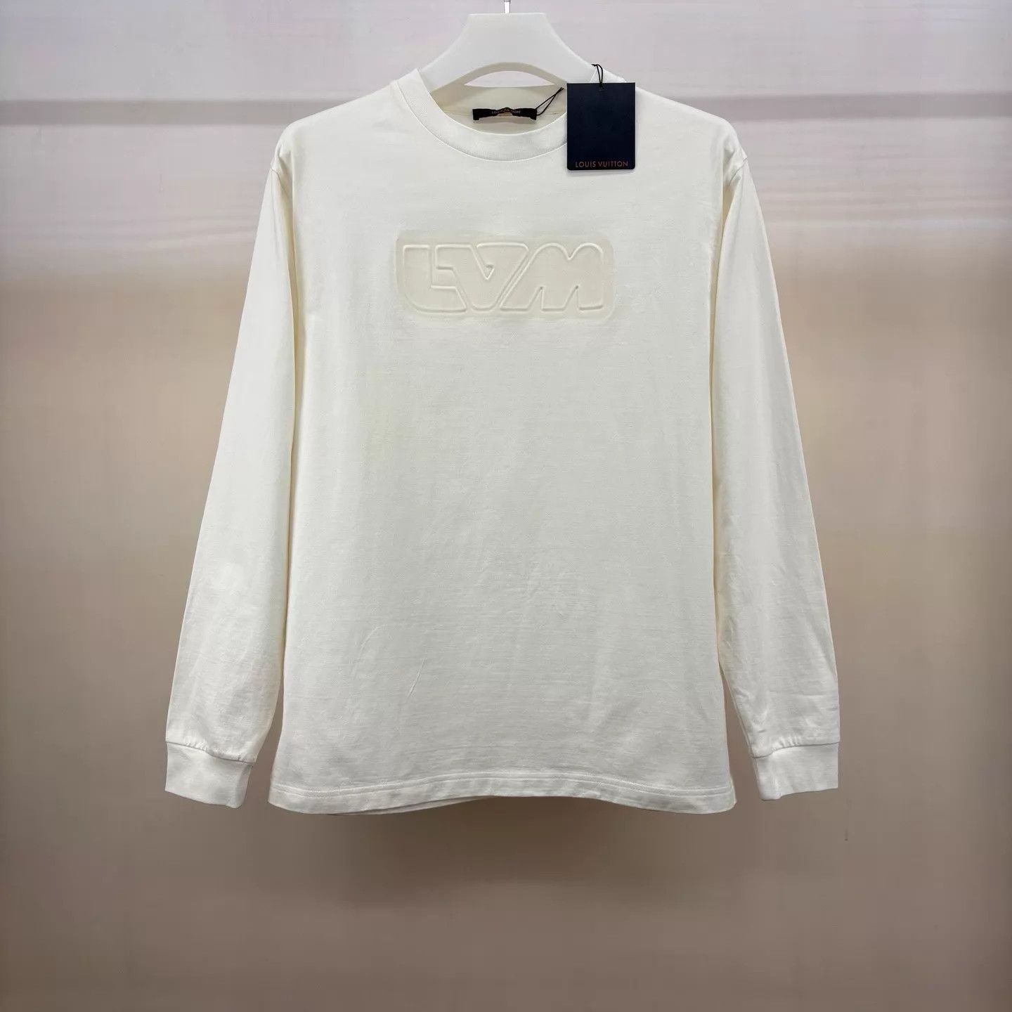 Louis Vuitton Louis Vuitton White Embossed Logo Long Sleeve Tee XL Size US XL / EU 56 / 4 - 1 Thumbnail
