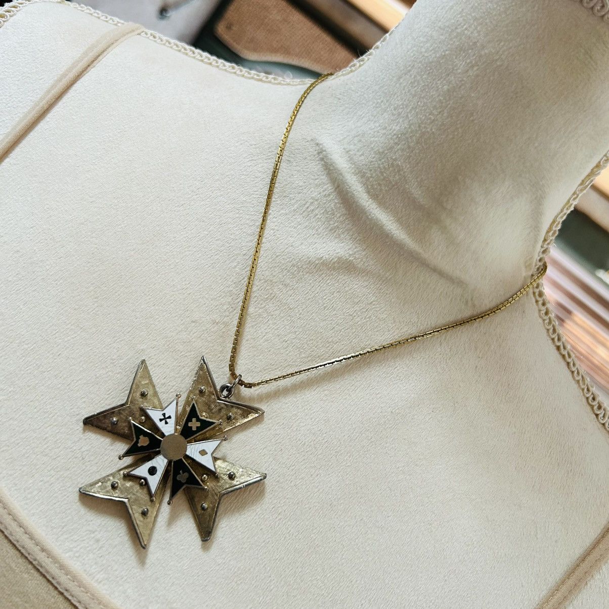 Vintage Vintage large enamel Maltese cross pendant on chain necklace Size ONE SIZE - 1 Thumbnail