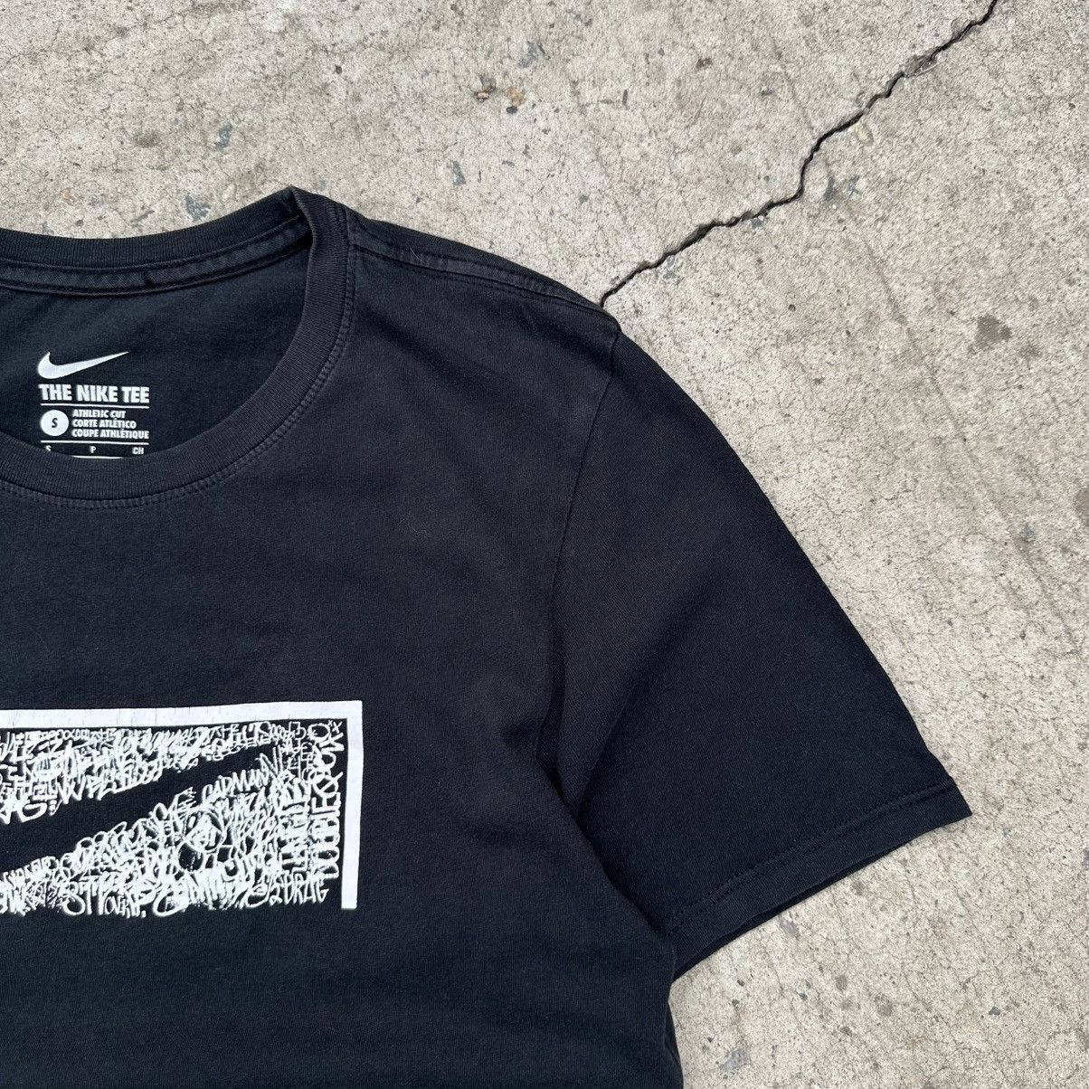 Nike Vintage Japanese Style Nike T-shirts Big Logo SK8 Size S Y2K Size US S / EU 44-46 / 1 - 5 Thumbnail
