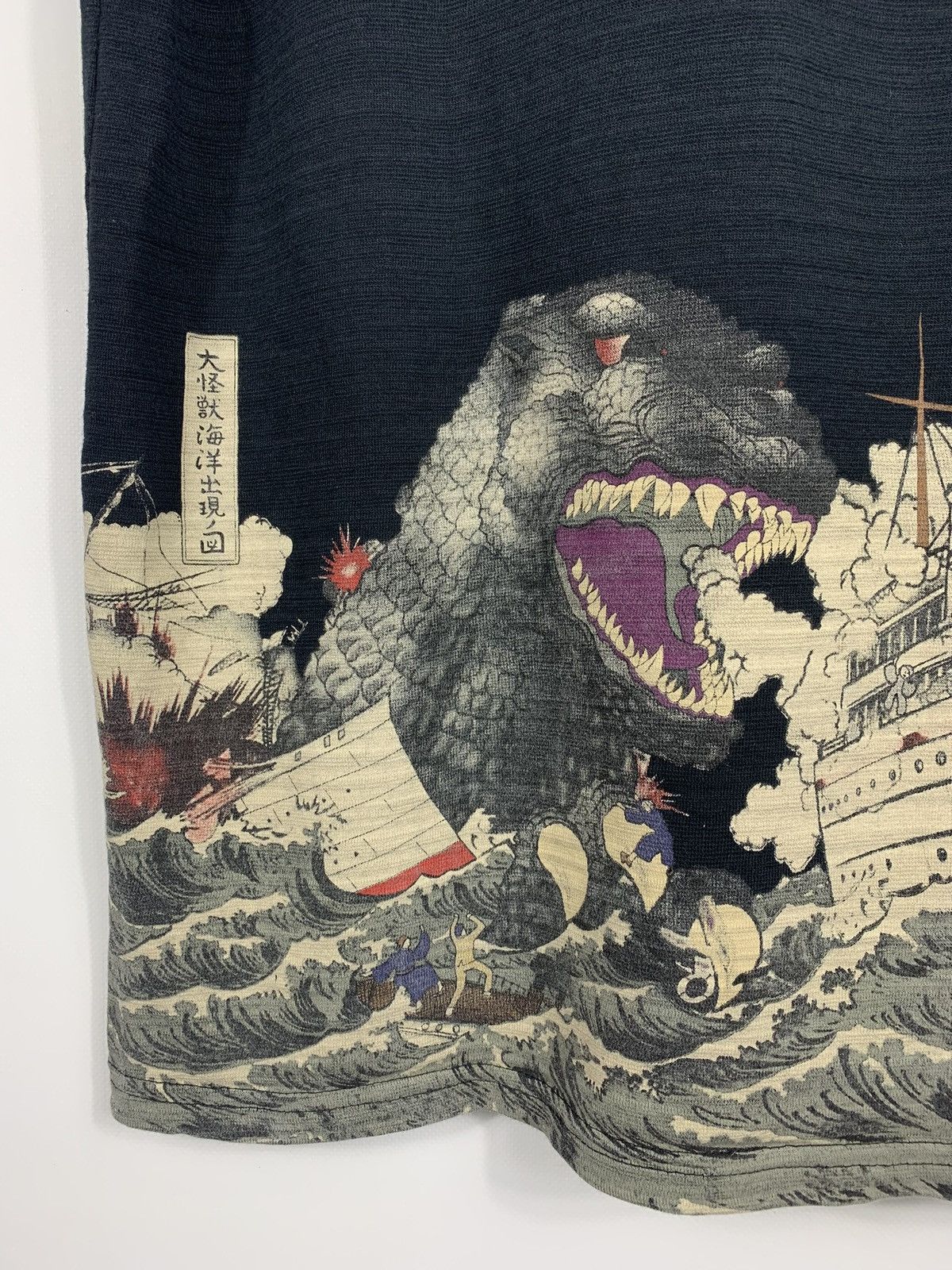 Other Toho Co Studios Godzilla T-Shirt Japanese Art Ship Graphic Size US L / EU 52-54 / 3 - 6 Thumbnail
