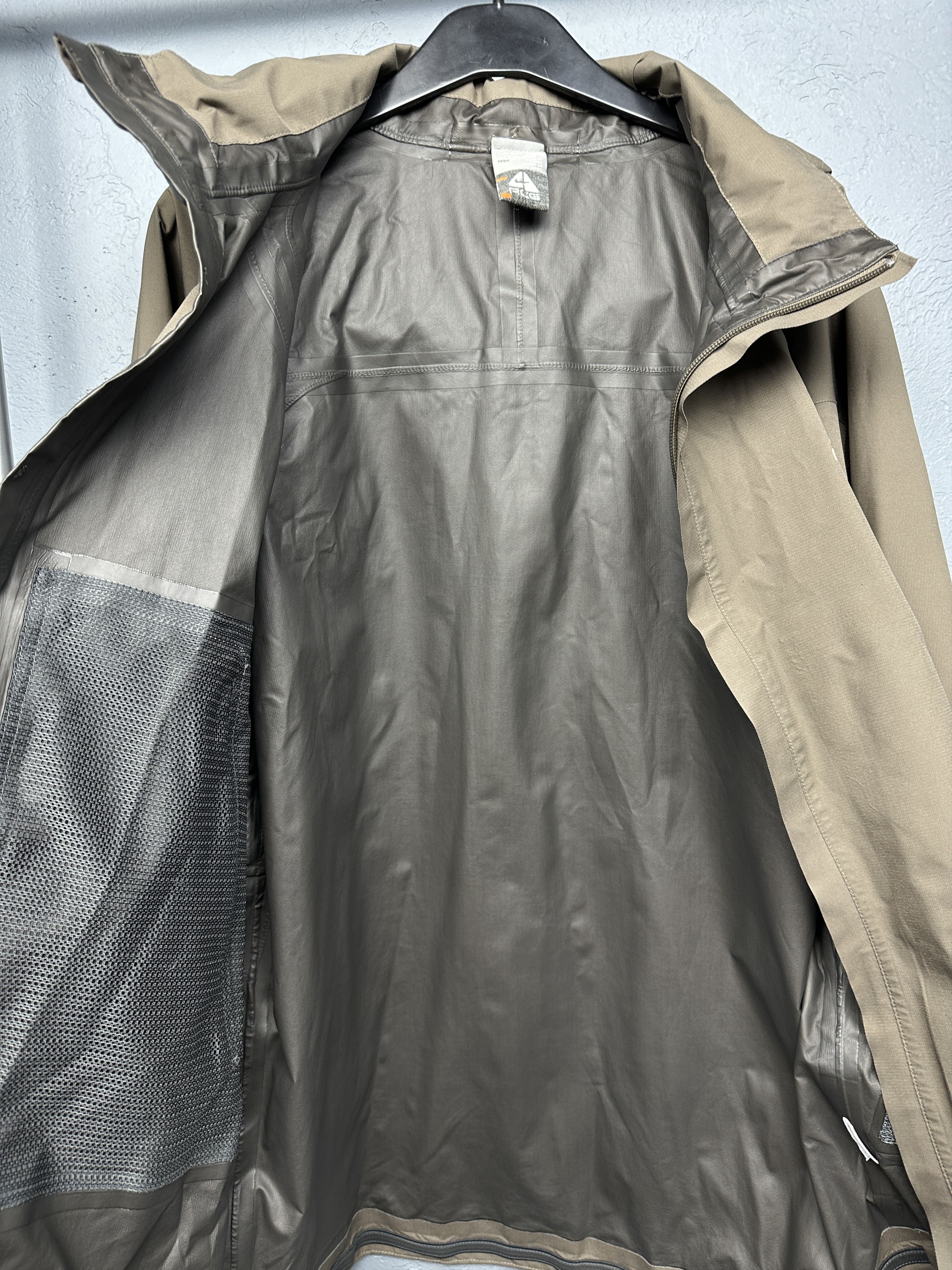 Nike ACG Nike ACG Gore-Tex Mens Windbreaker Jacket Size US L / EU 52-54 / 3 - 11 Thumbnail