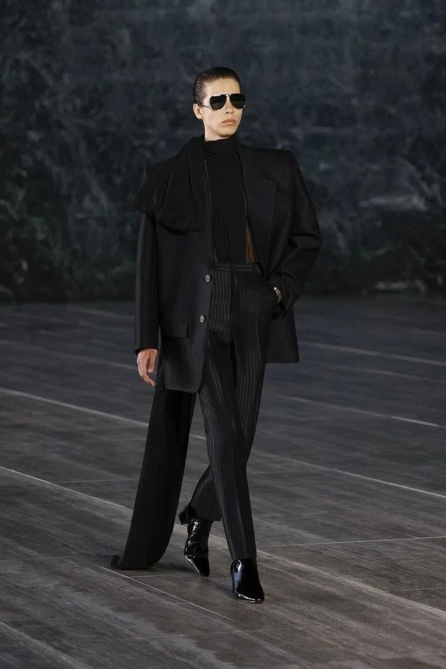 Saint Laurent Paris SS24 Saint Laurent Top Grand Lavalliere-neck Top Noir Size US XS / EU 42 / 0 - 3 Thumbnail