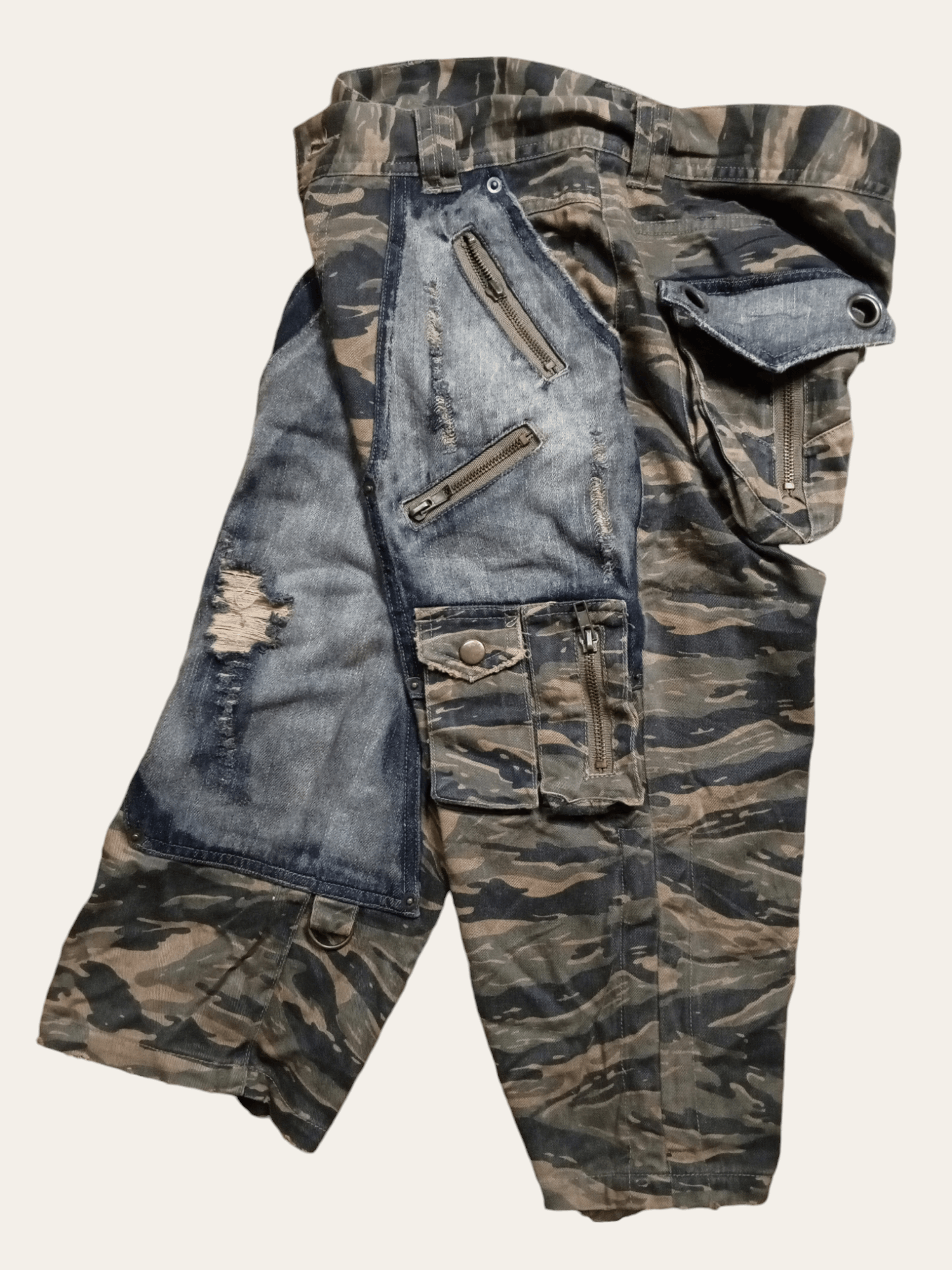 Japanese Brand CLONEDEVGRU CAMO TIGET 3Q MULTIPOCKET RARE Size US 31 - 3 Thumbnail