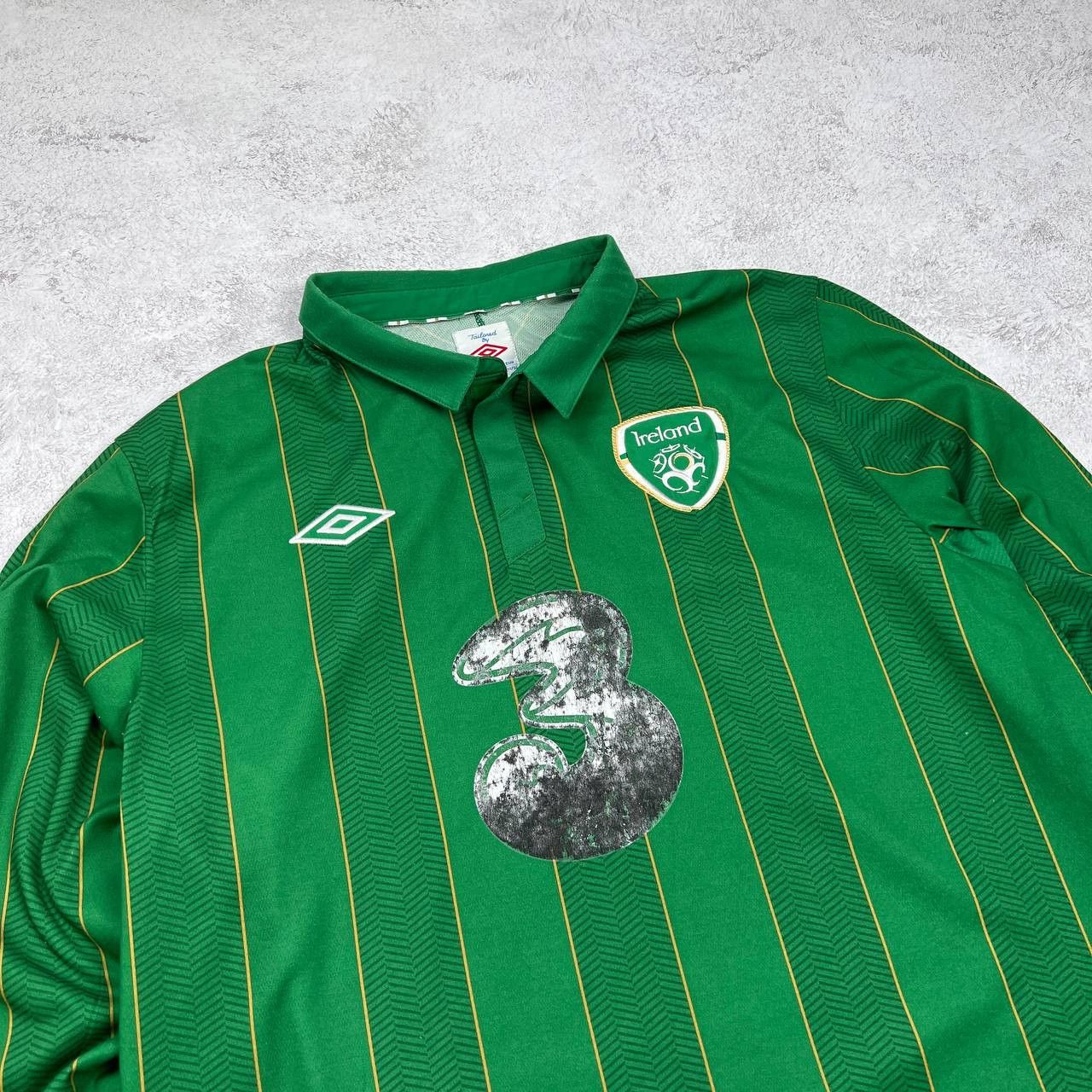 Umbro MEN'S Vintage Umbro Ireland National Soccer Football Jersey Size US S / EU 44-46 / 1 - 2 Thumbnail