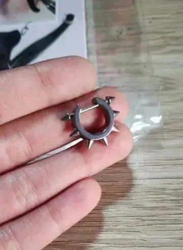 VIBE D-shaped Spike Rivet Earring Stainless Steel Size ONE SIZE - 4 Thumbnail