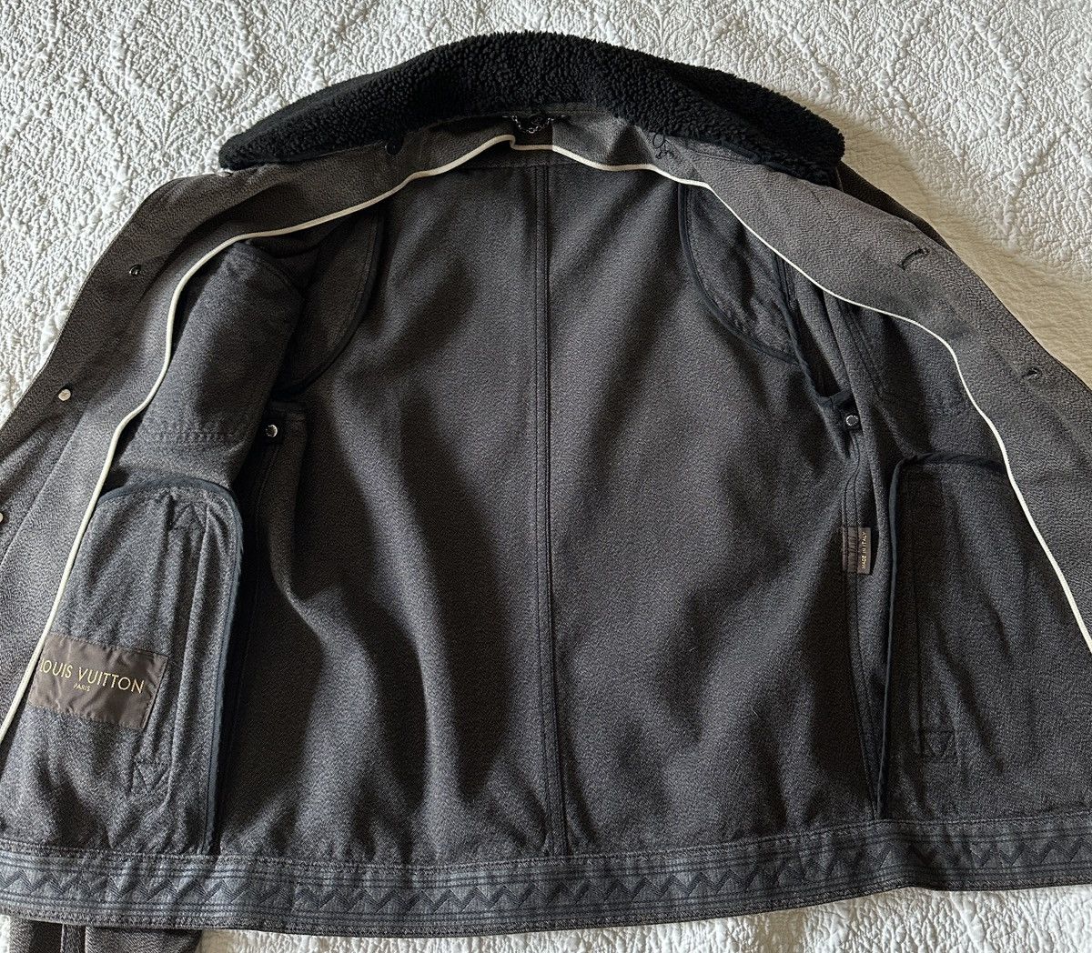 Louis Vuitton Authentic Louis Vuitton Denim Jacket with Shearling Collar Size US S / EU 44-46 / 1 - 7 Thumbnail