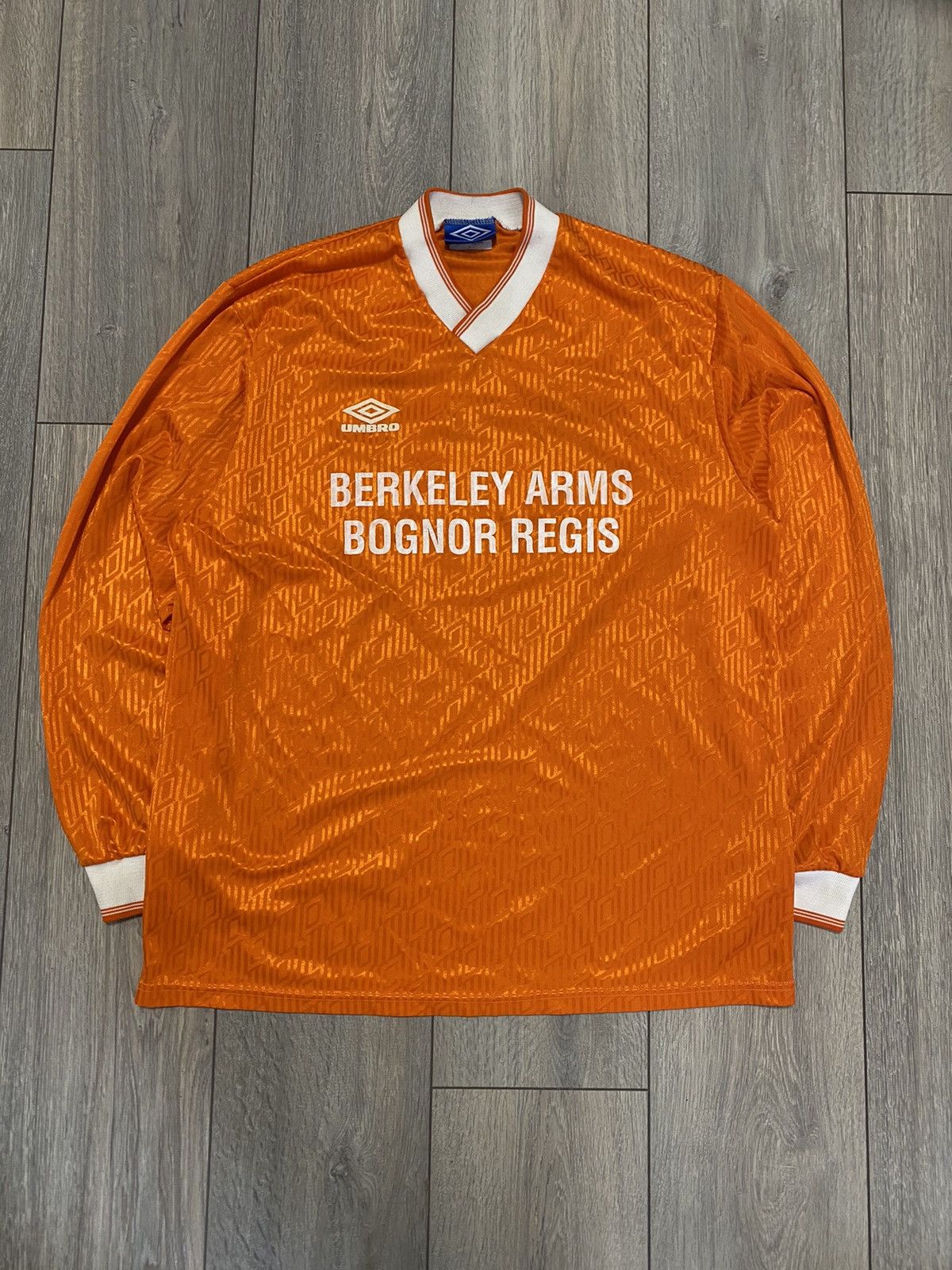 Umbro Vinatge 90s Jersey Umbro Berkeley Arms Bognor Regis Pub Bar Size US XL / EU 56 / 4 - 1 Thumbnail