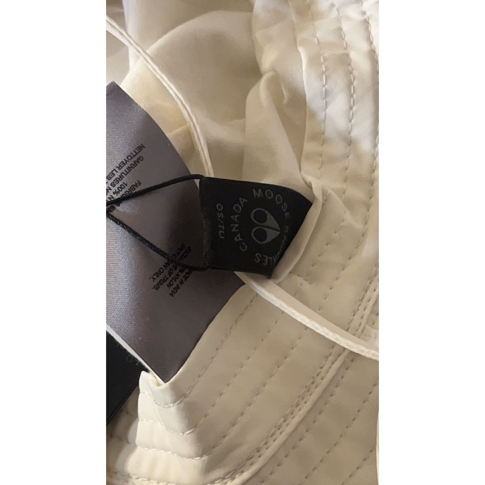 Moose Knuckles Moose Knuckles Parliament Bucket Hat White/Plaster OS - NWT Size ONE SIZE - 8 Thumbnail