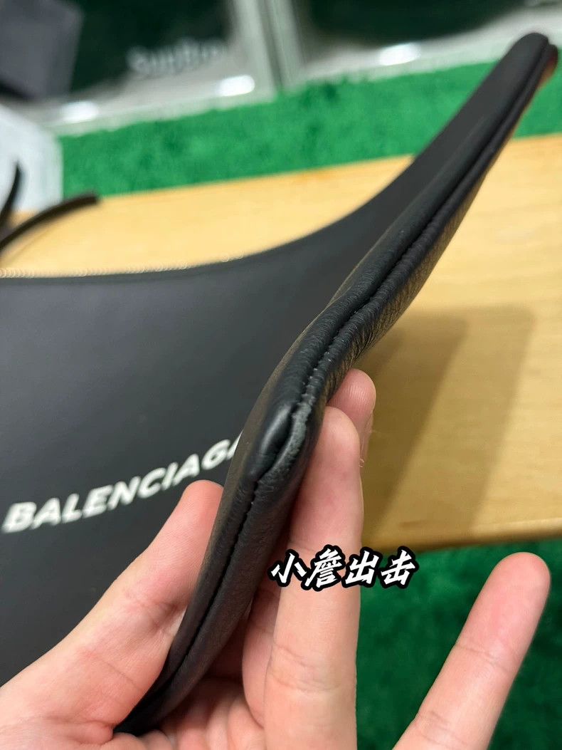 Balenciaga balenciaga Logo clutch bag 2504-Nextarrow Size ONE SIZE - 4 Thumbnail