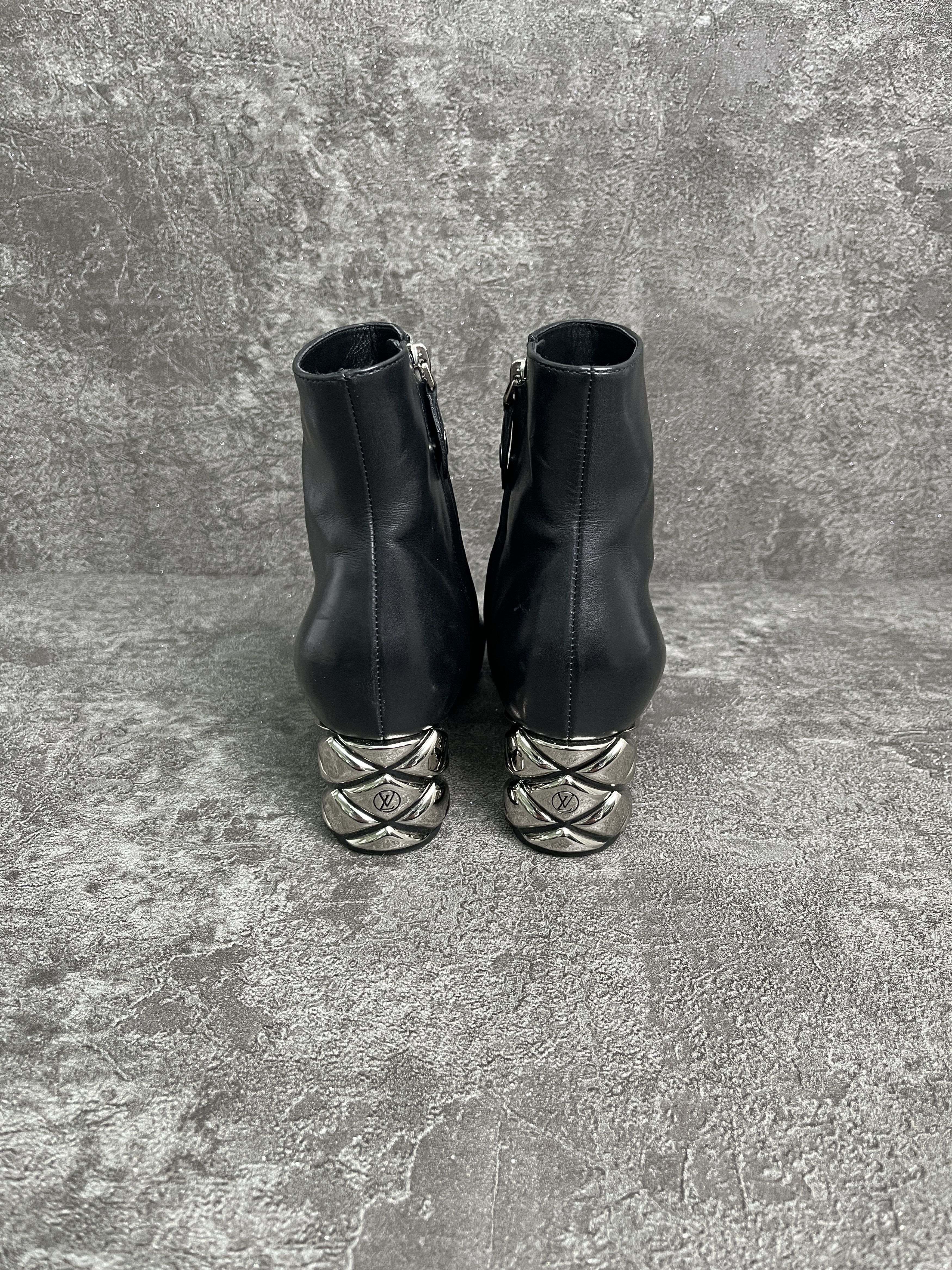 Louis Vuitton Louis Vuitton Black Leather Boots With Silver Quilted Heels Size US 6 / IT 36 - 4 Thumbnail