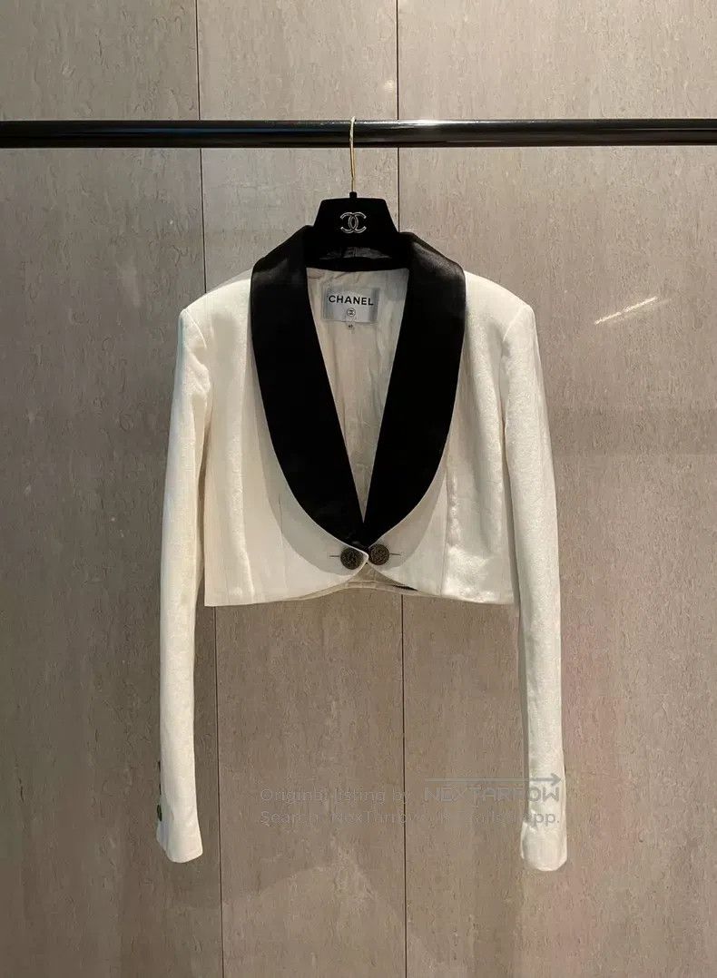 Chanel Chanel Black and white lapel coat Size S / US 4 / IT 40 - 1 Thumbnail