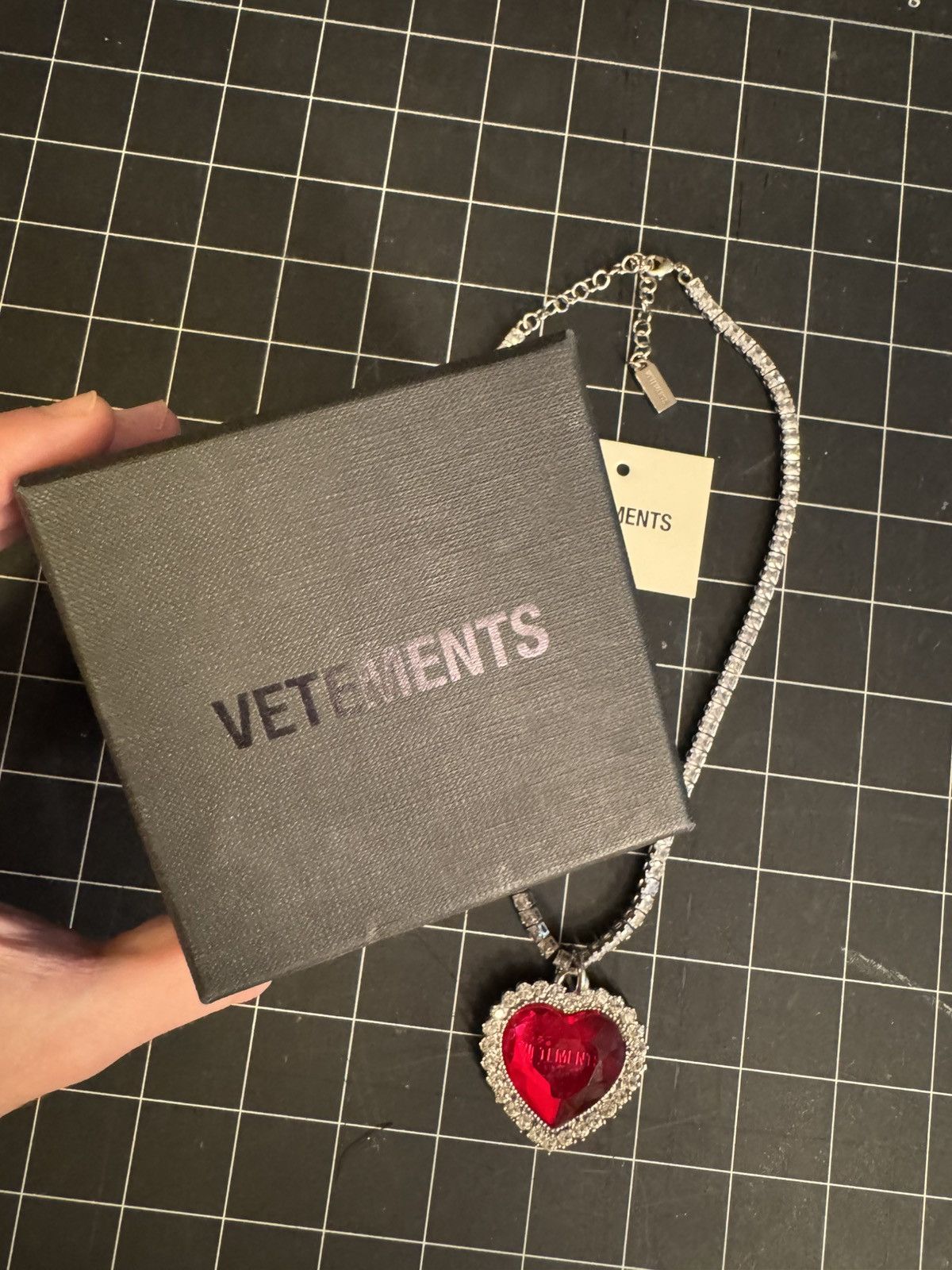 Vetements Vetements Crystal Heart Necklace in Red Size ONE SIZE - 4 Thumbnail
