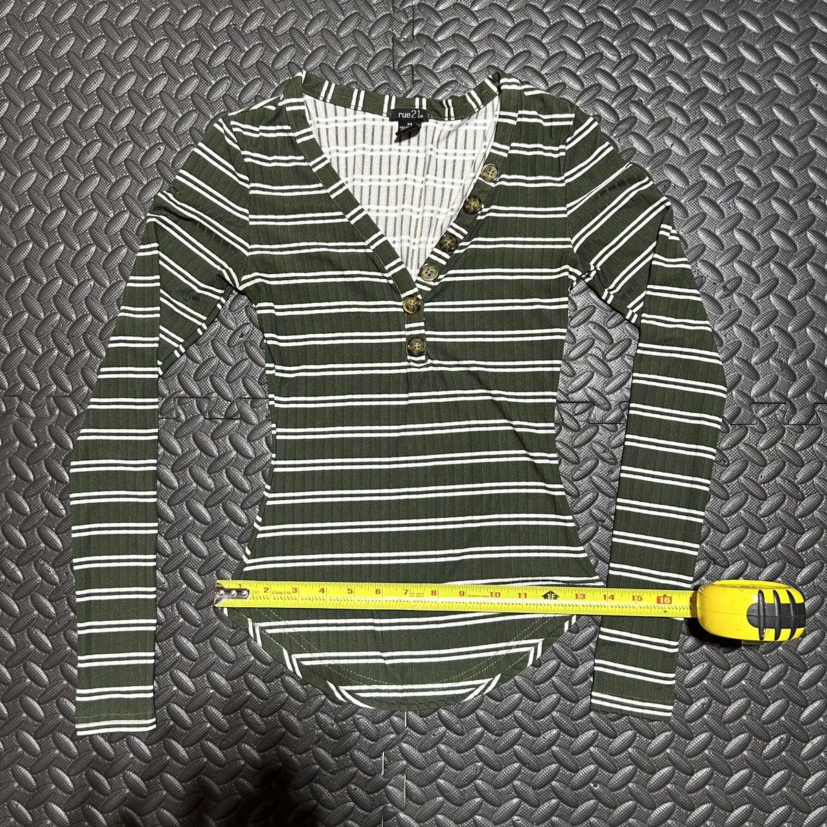 rue21 Rue 21 Blouse Henley Women’s XS Olive Green Striped Button Size XS / US 0-2 / IT 36-38 - 7 Thumbnail