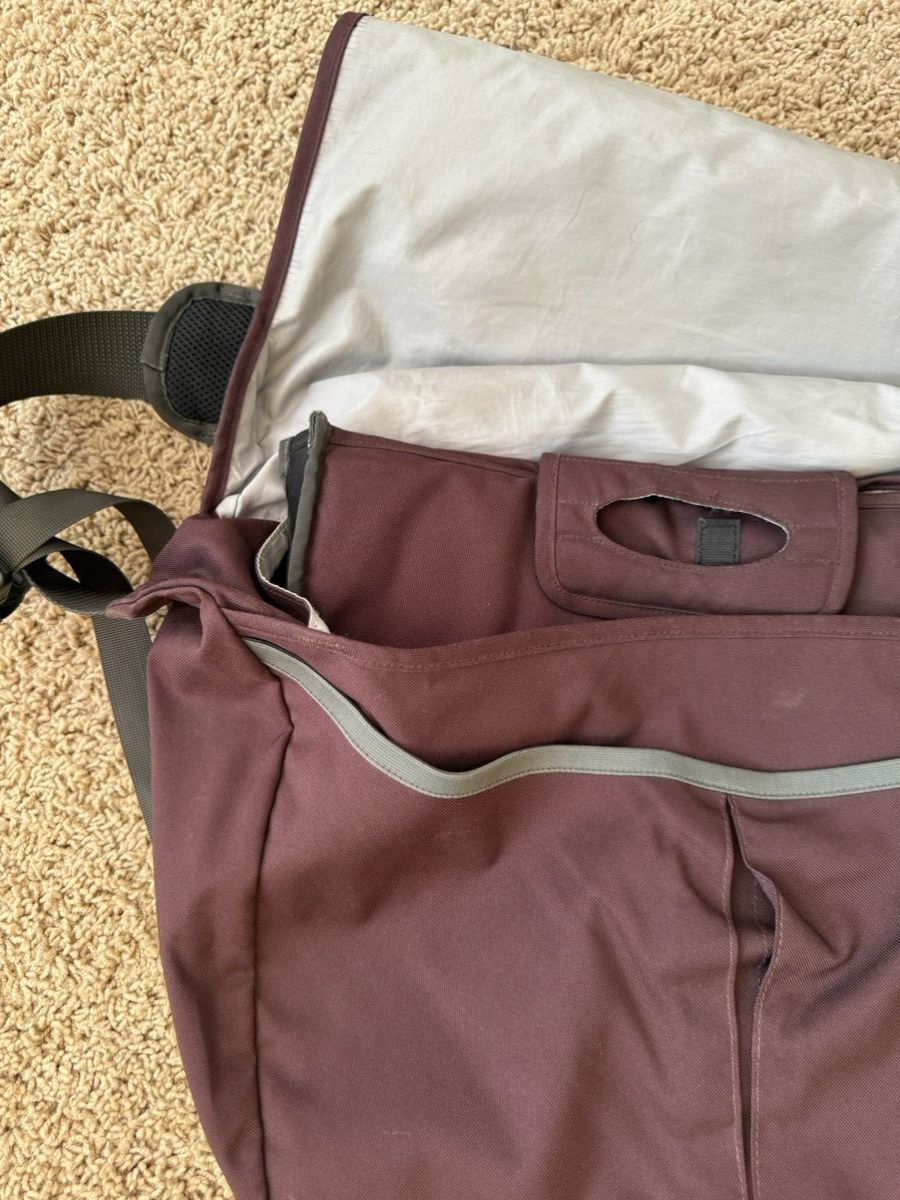 Patagonia Patagonia Messenger Bag - Plum/Marroon & silver Size ONE SIZE - 6 Thumbnail
