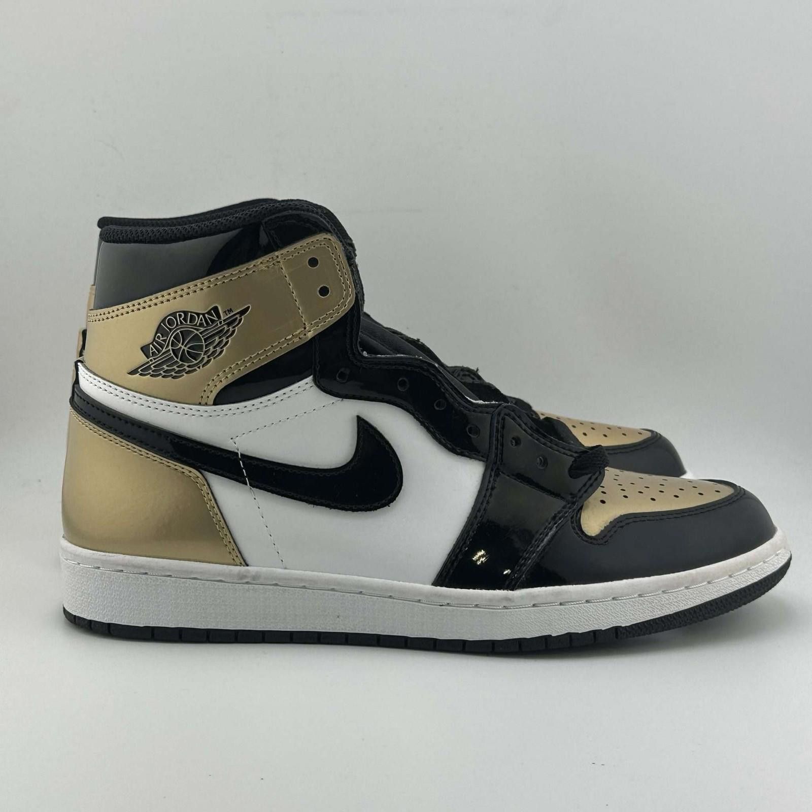 Nike Air Jordan 1 Retro High Black Metallic Gold US9 New with Box Size US 9 / EU 42 - 4 Thumbnail