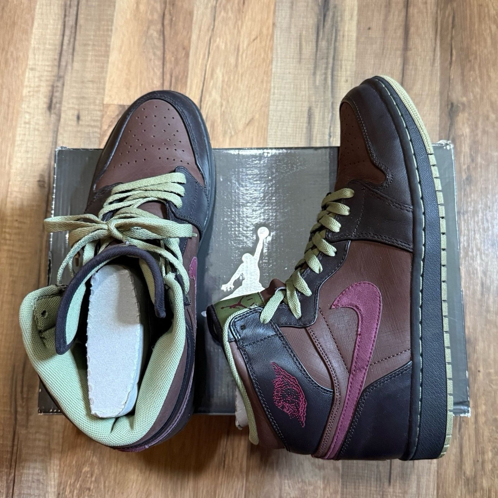 Jordan Brand 2010 Jordan 1 Retro High Velvet Brown Size US 10.5 / EU 43-44 - 3 Thumbnail