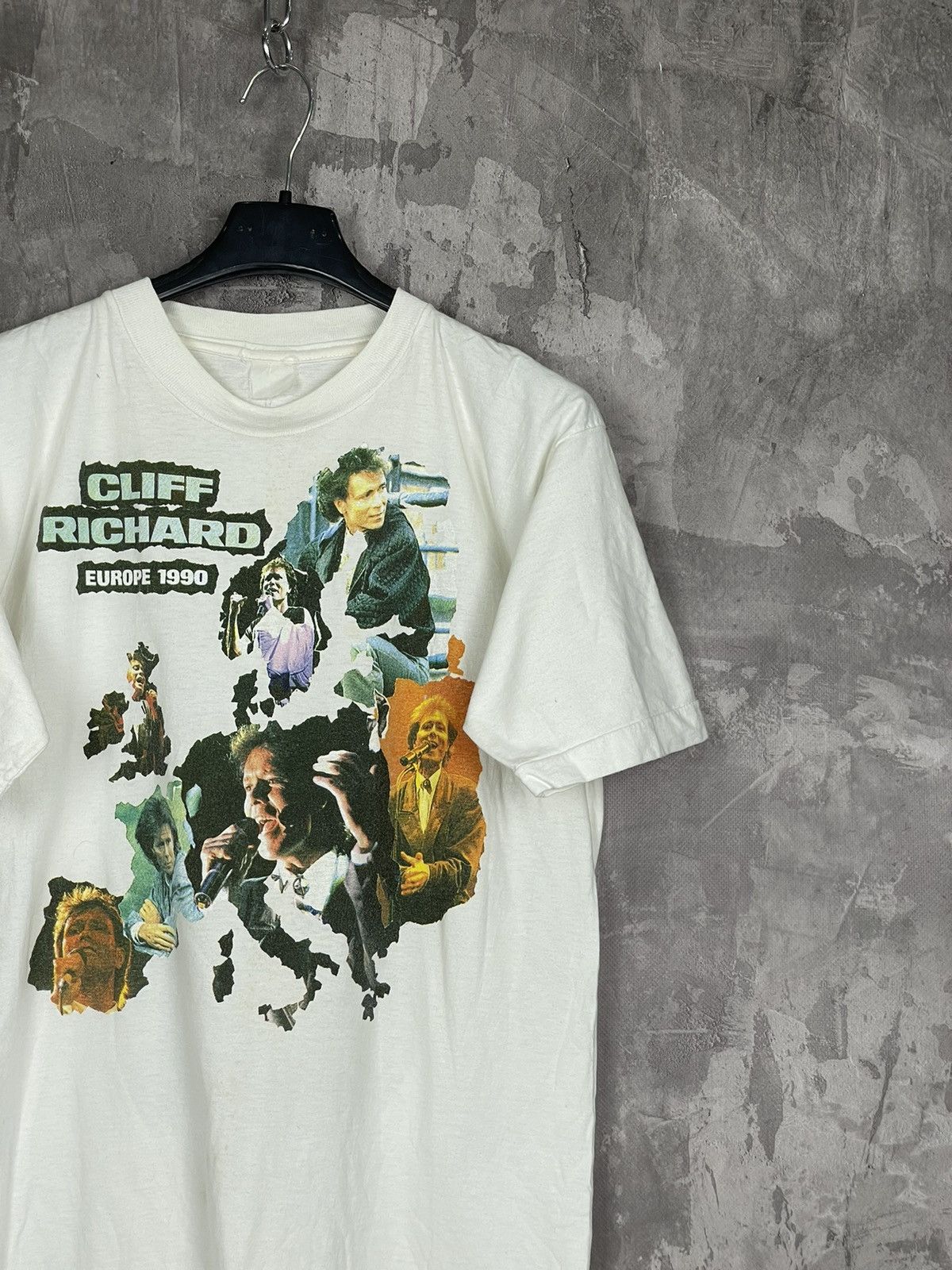 Band Tees × Vintage Cliff Richard Access Printed Tour TShirt 90s Pop Rock Roll Size US M / EU 48-50 / 2 - 4 Thumbnail