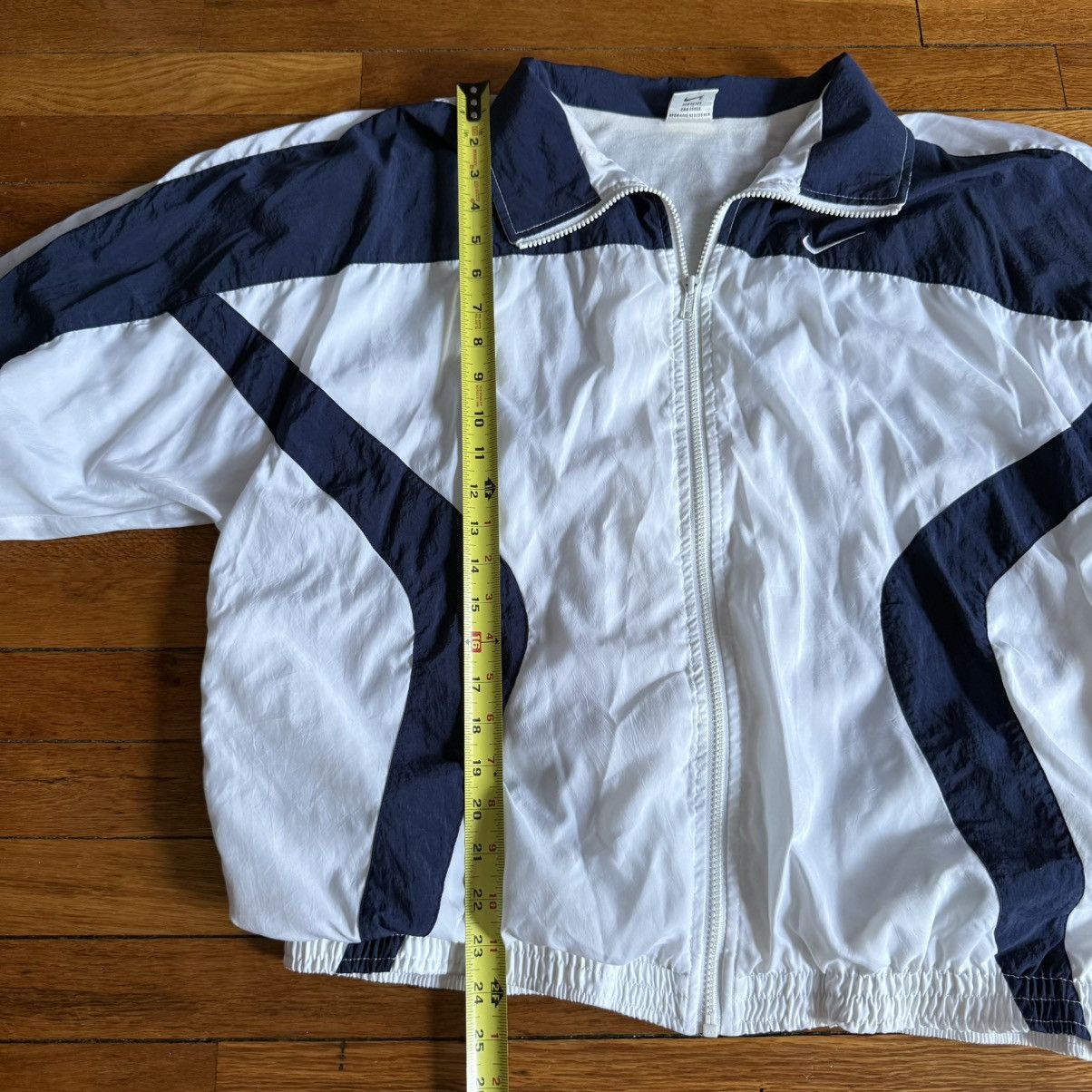 Nike Vintage Nike Windbreaker Light Jacket Size US L / EU 52-54 / 3 - 4 Thumbnail