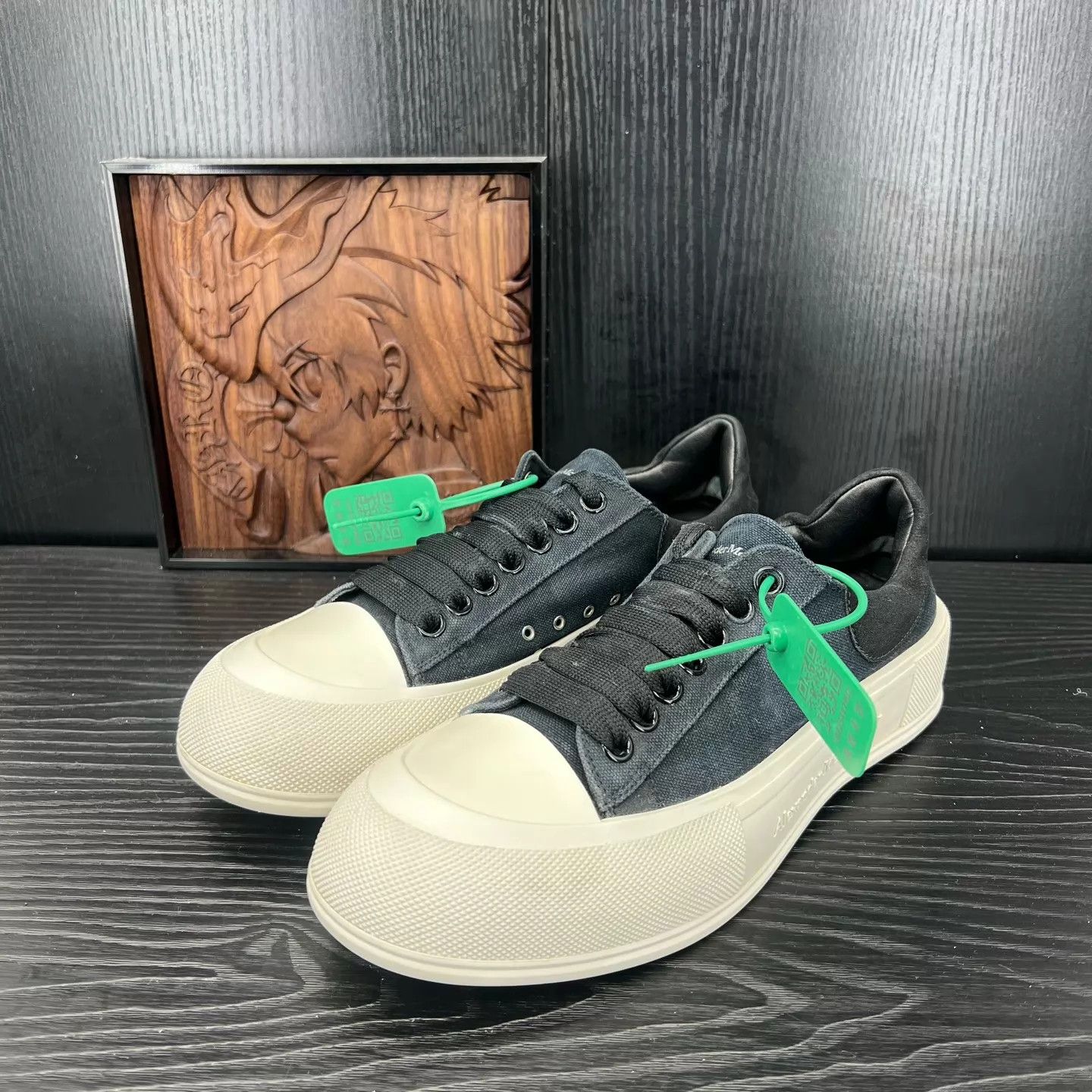 Alexander McQueen Alexander McQueen Men's Deck Black & White Size 42 Size US 9 / EU 42 - 1 Thumbnail