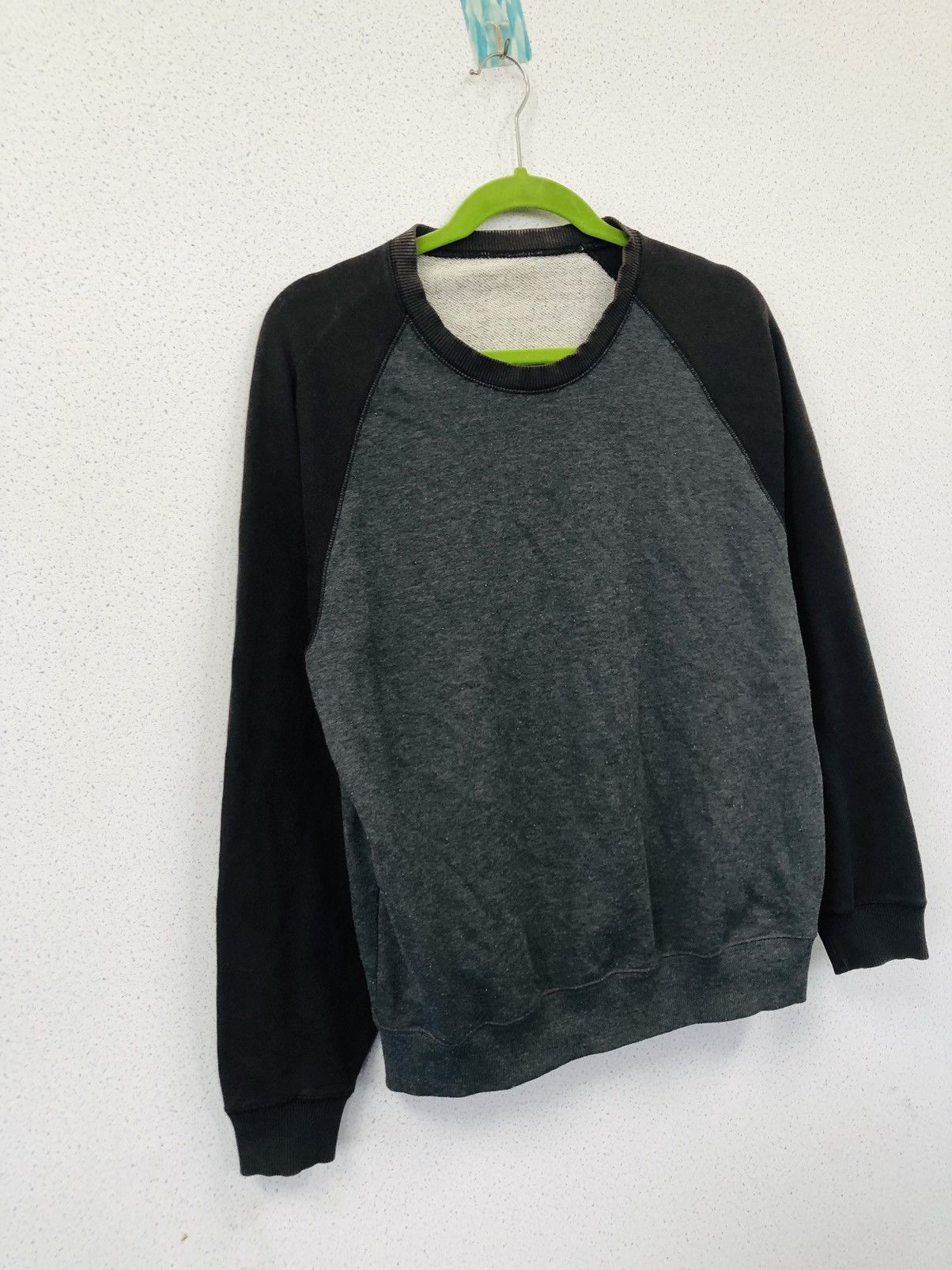 Uniqlo Uniqlo Distressed Simple Sweatshirt Size US M / EU 48-50 / 2 - 3 Thumbnail
