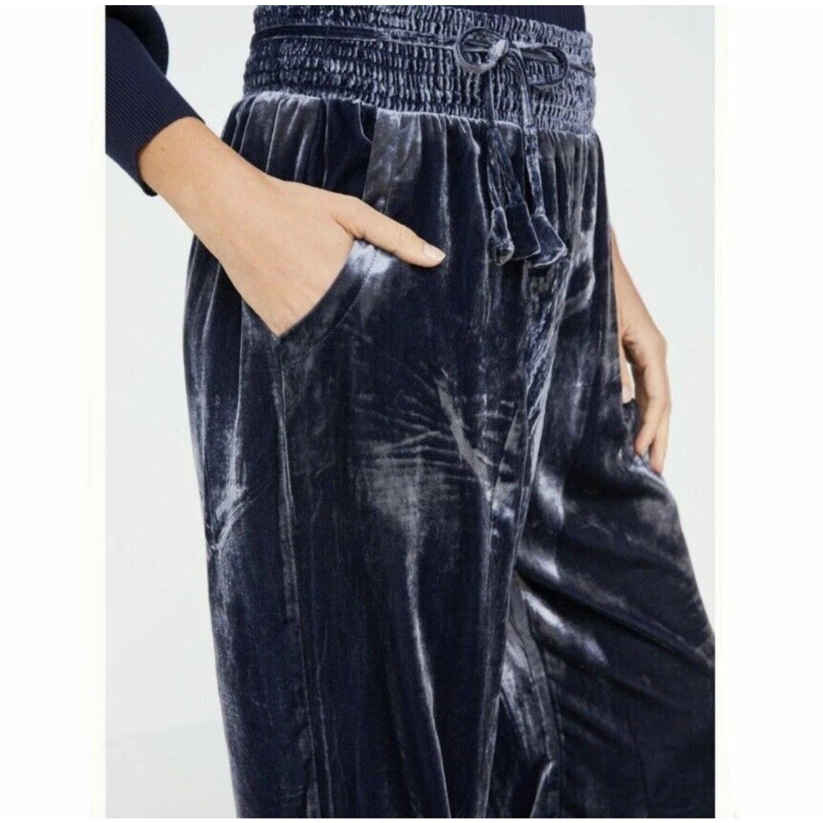 Anthropologie Anthropologie Gloria Blue Crushed velvet smocked joggers Mp Size 27" / US 4 / IT 40 - 4 Thumbnail