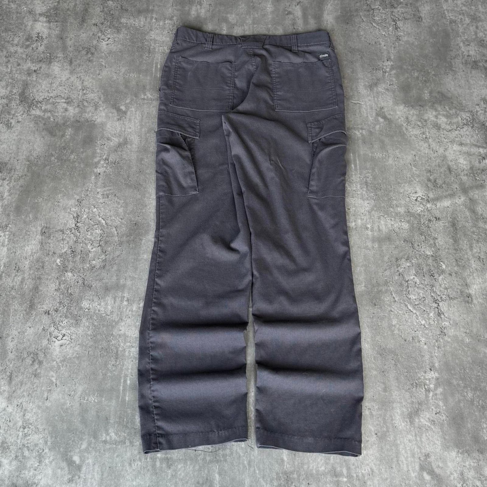 Cintas × Japanese Brand × Vintage Vintage Y2K Carhartt Style Grey Cargo Tech Workwear Pants Size US 33 - 2 Thumbnail