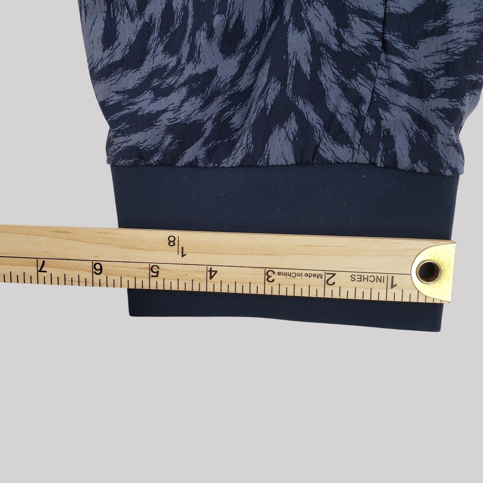 Athleta Athleta Trekkie North Printed Crop 23" Joggers Size 6 Size 28" / US 6 / IT 42 - 11 Thumbnail