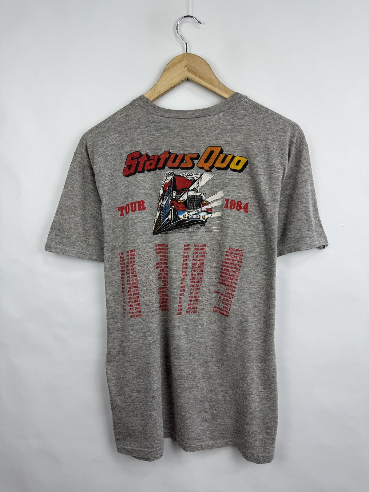 Band Tees 🏴󠁧󠁢󠁥󠁮󠁧󠁿 Vintage 1984 Status Quo End of the Road T-Shirt Rare Retro Size US L / EU 52-54 / 3 - 10 Thumbnail