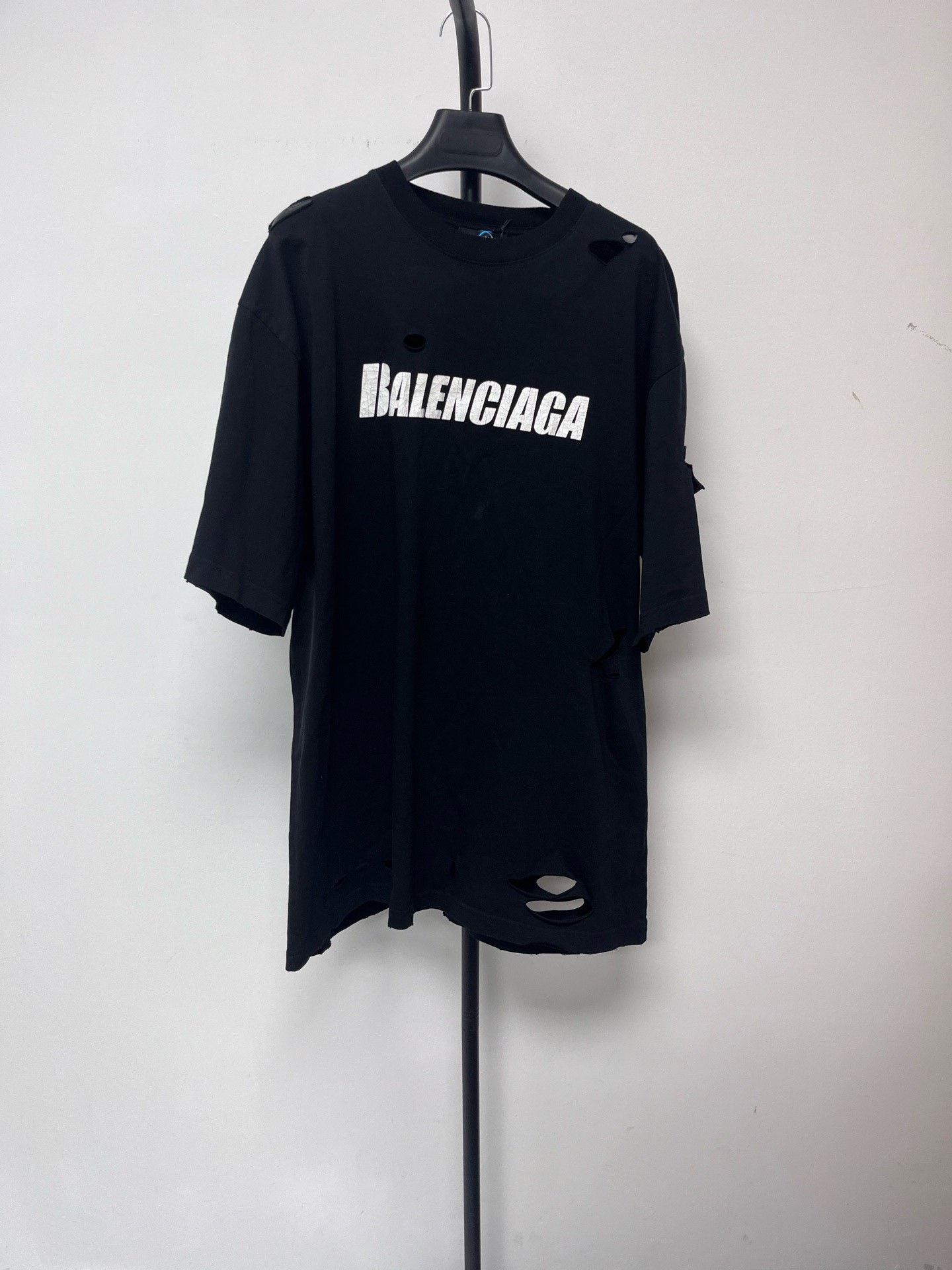 Balenciaga Balenciaga Logo Print Distressed Crew Neck T-shirt Size US XS / EU 42 / 0 - 1 Thumbnail